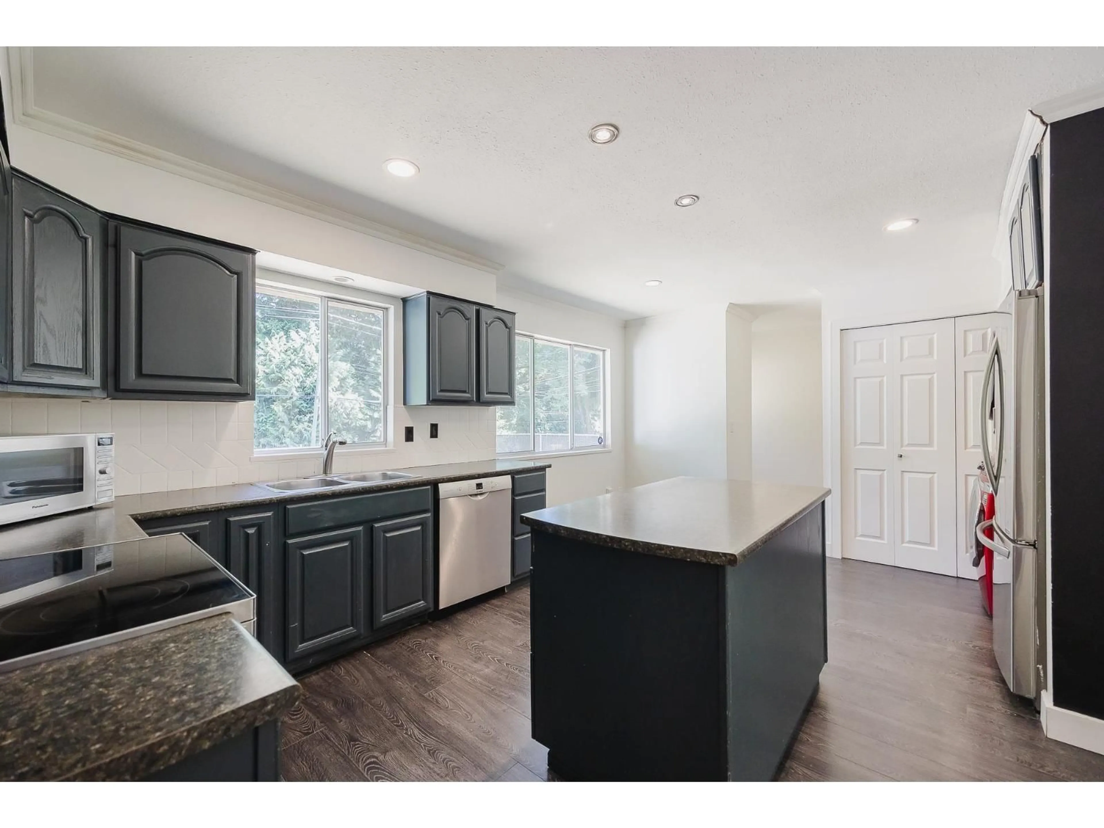 Open concept kitchen, unknown for 20928 96 AVENUE, Langley British Columbia V1M2P7