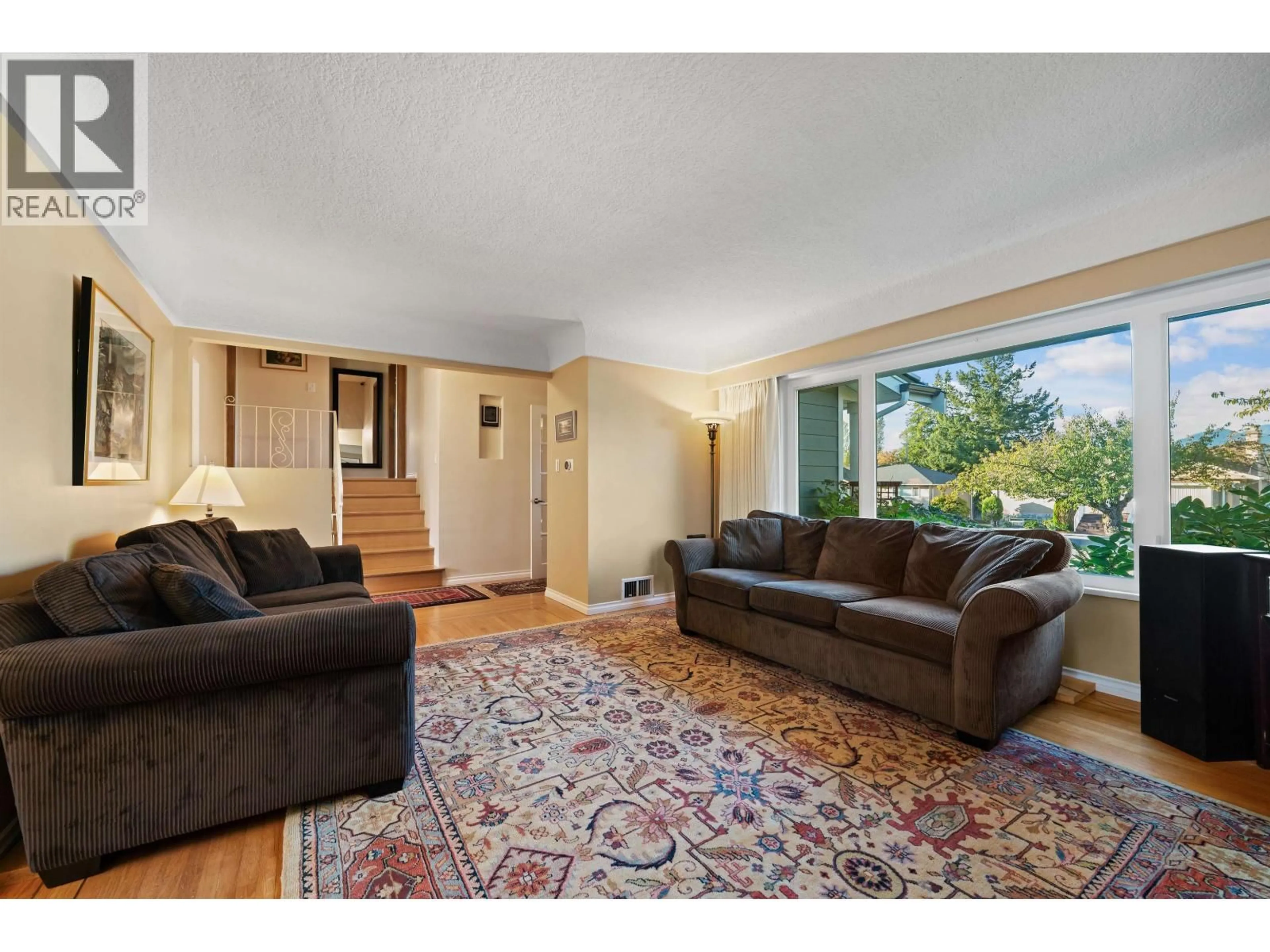 Living room with furniture, unknown for 4860 SOUTHLAWN DRIVE, Burnaby British Columbia V5C3S6