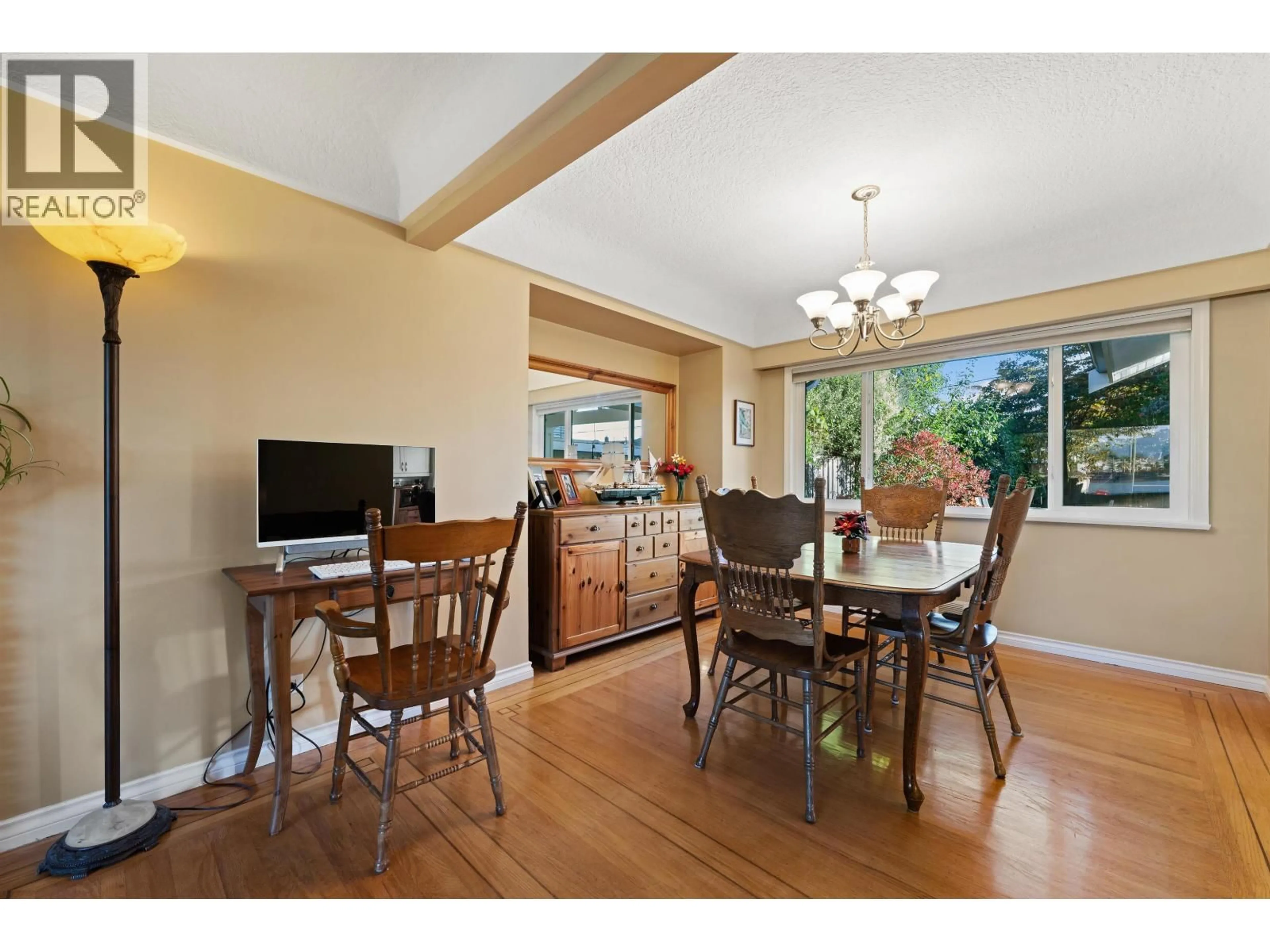 Dining room, wood/laminate floor for 4860 SOUTHLAWN DRIVE, Burnaby British Columbia V5C3S6