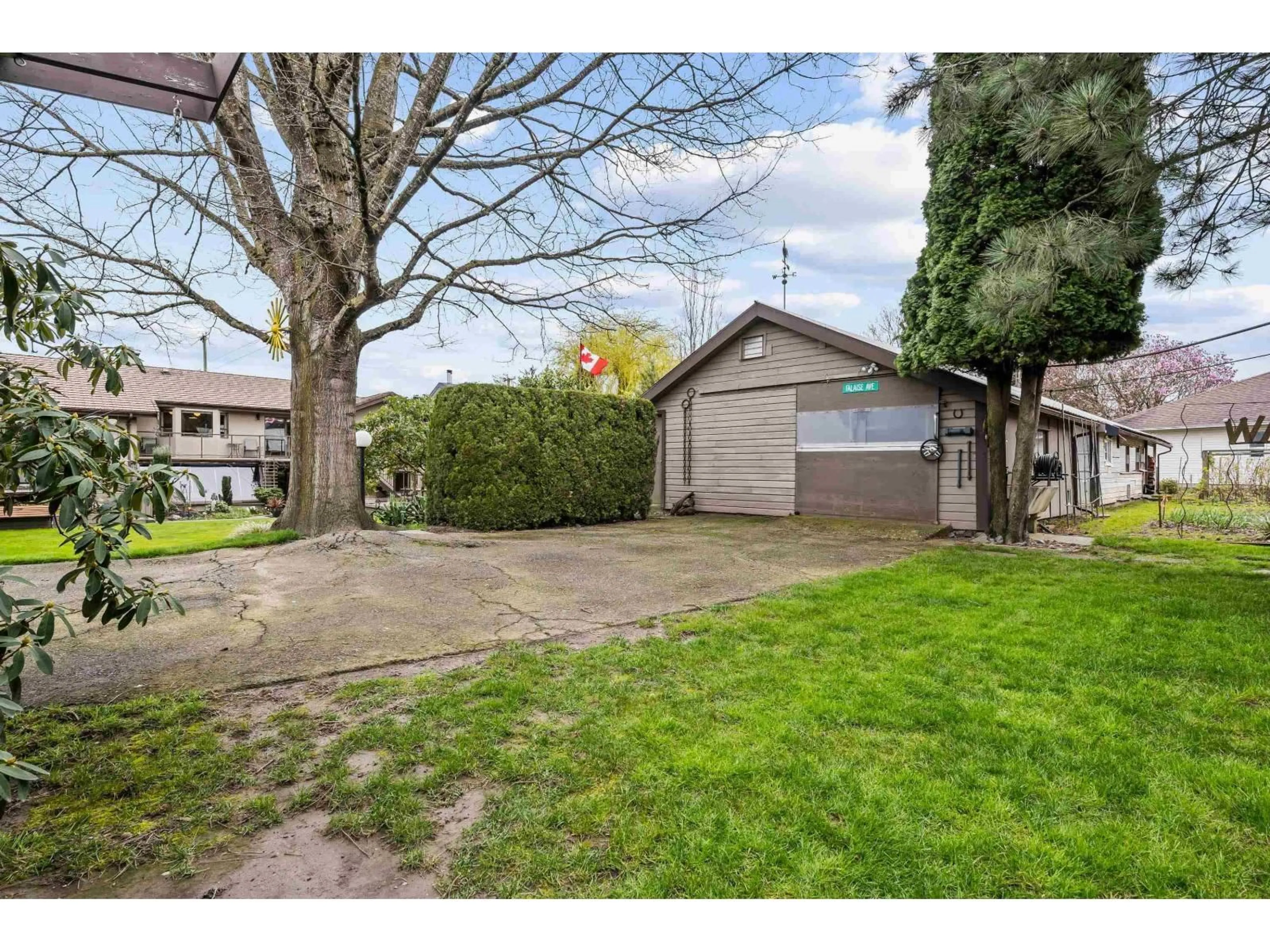 A pic from outside/outdoor area/front of a property/back of a property/a pic from drone, street for 46400 STEVENSON ROAD, Chilliwack British Columbia V2R3S6