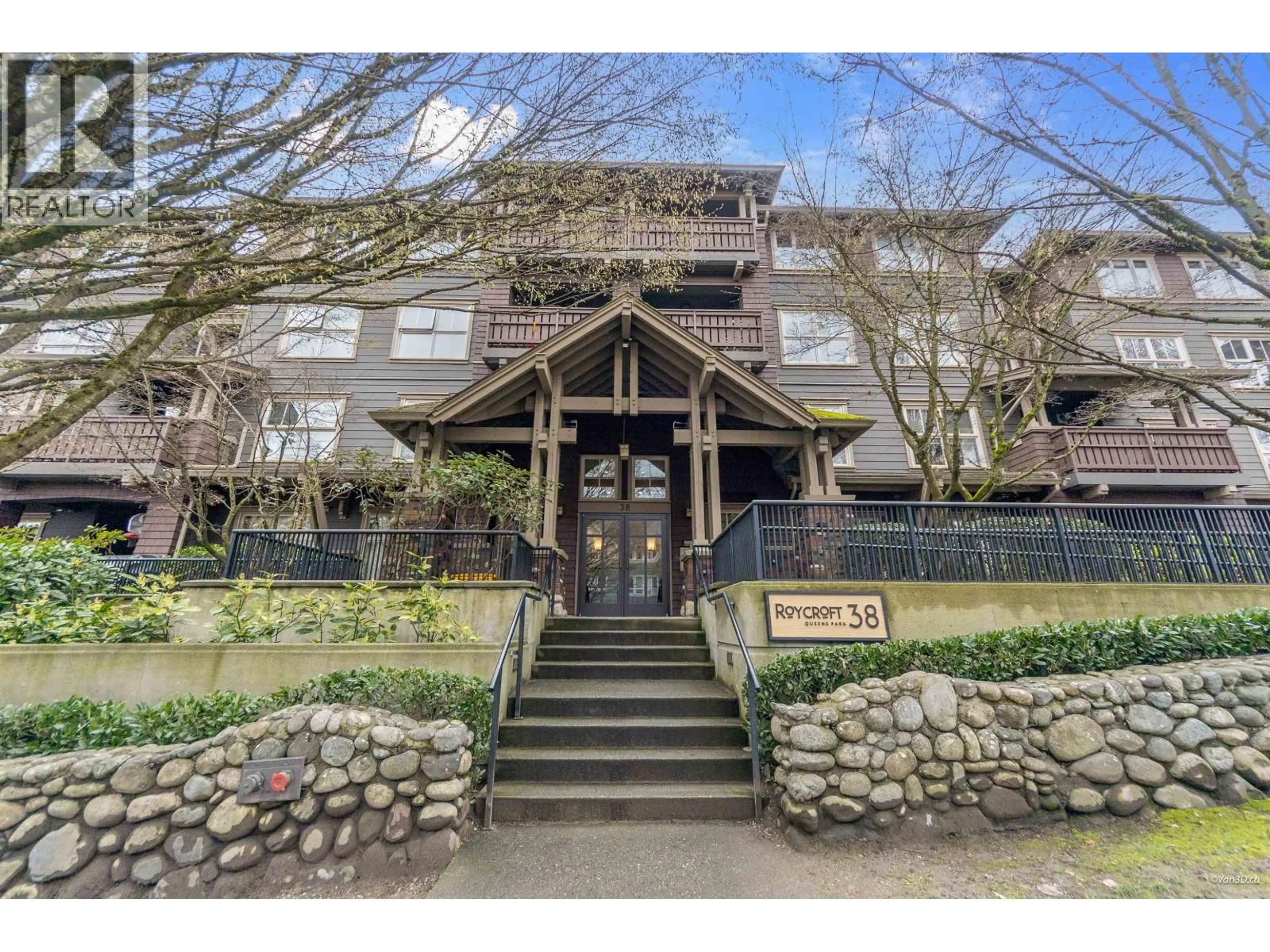 Indoor foyer for 407 - 38 SEVENTH AVENUE, New Westminster British Columbia V3L5W2