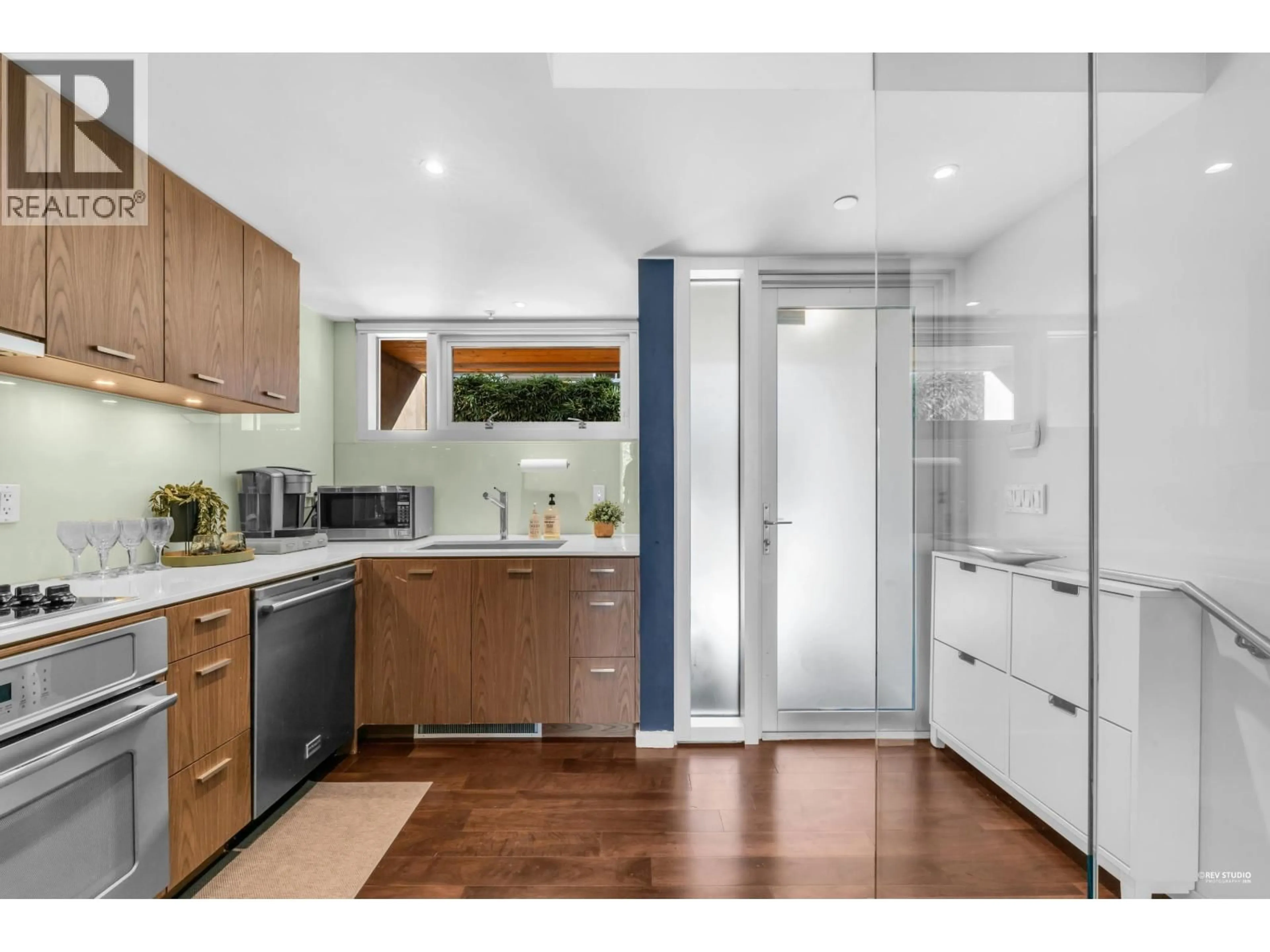 Unknown for 2 - 850 8TH AVENUE, Vancouver British Columbia V5Z1E2