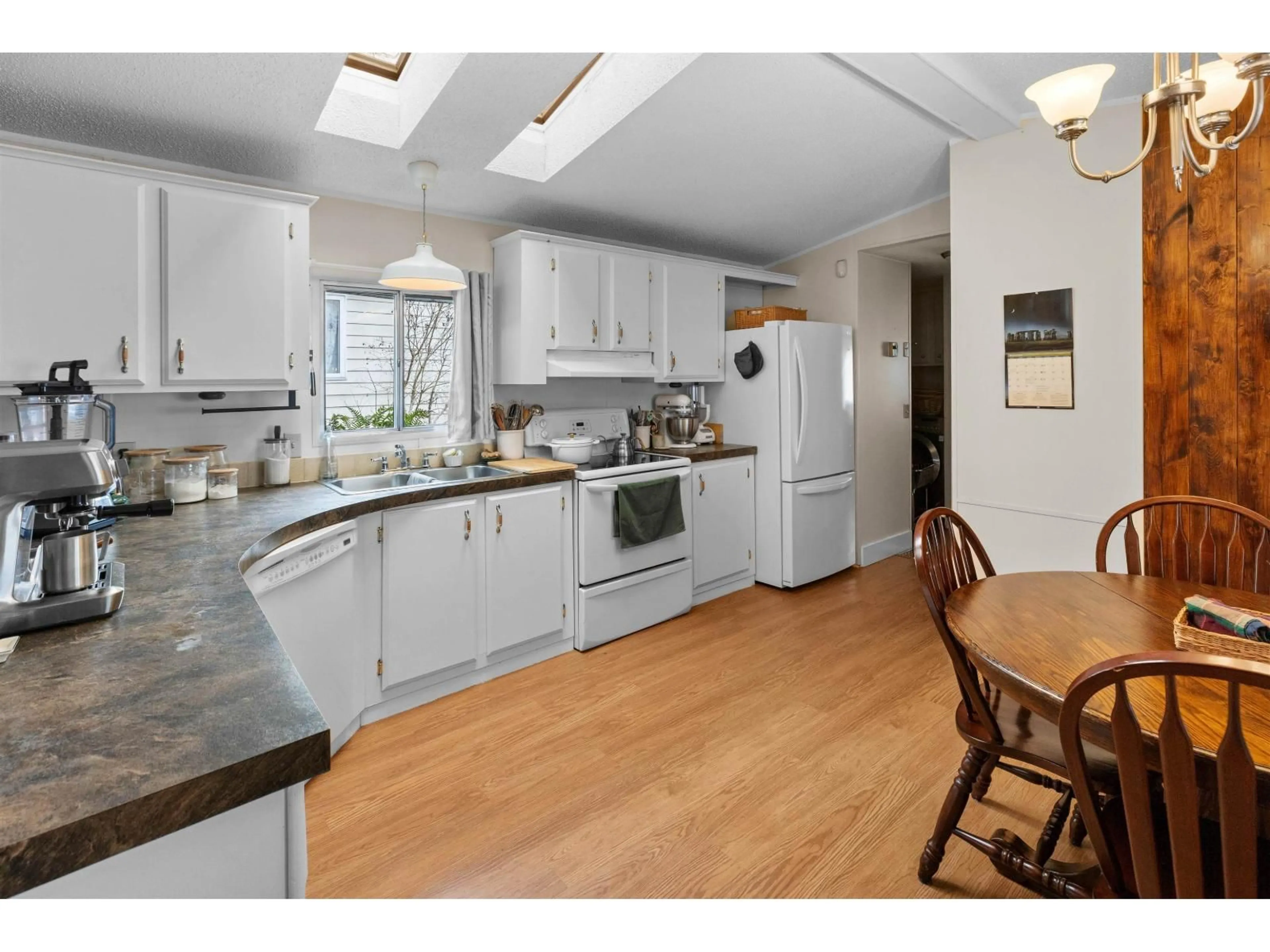 Standard kitchen, unknown for 15 - 10221 WILSON STREET, Mission British Columbia V4S1E2