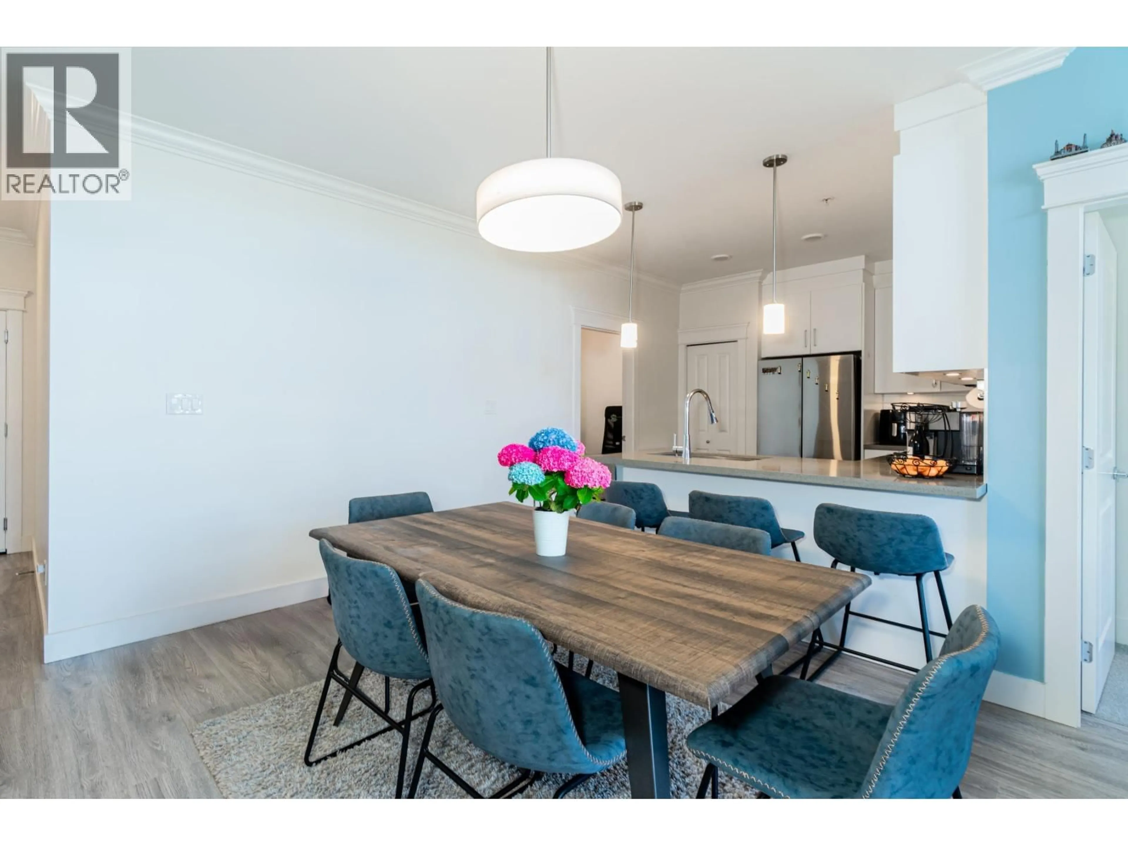 Dining room, wood/laminate floor for 404 - 2389 HAWTHORNE AVENUE, Port Coquitlam British Columbia V3C0T2