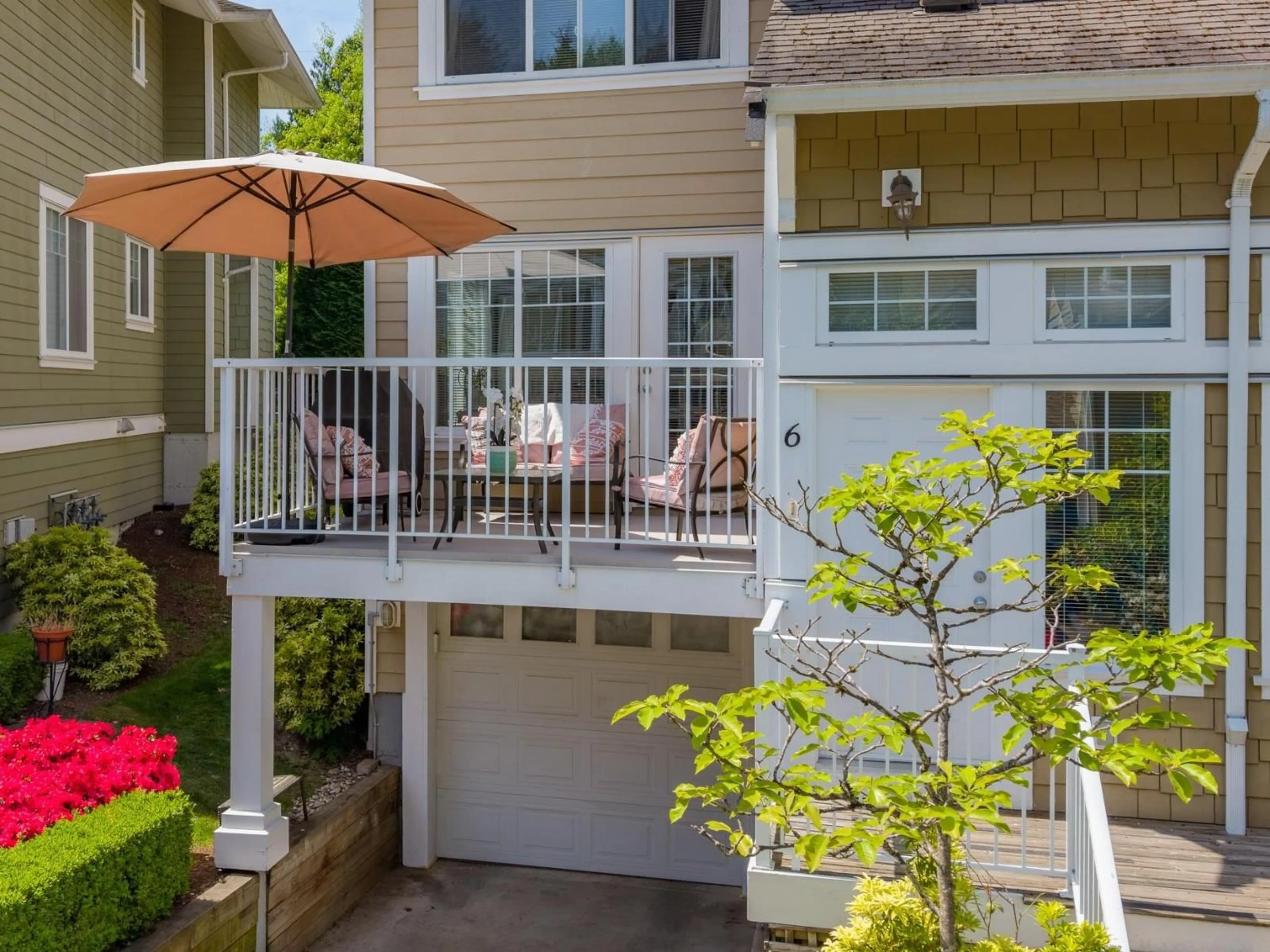 Patio, water/lake/river/ocean view for 6 - 6110 138 STREET, Surrey British Columbia V3X3V6