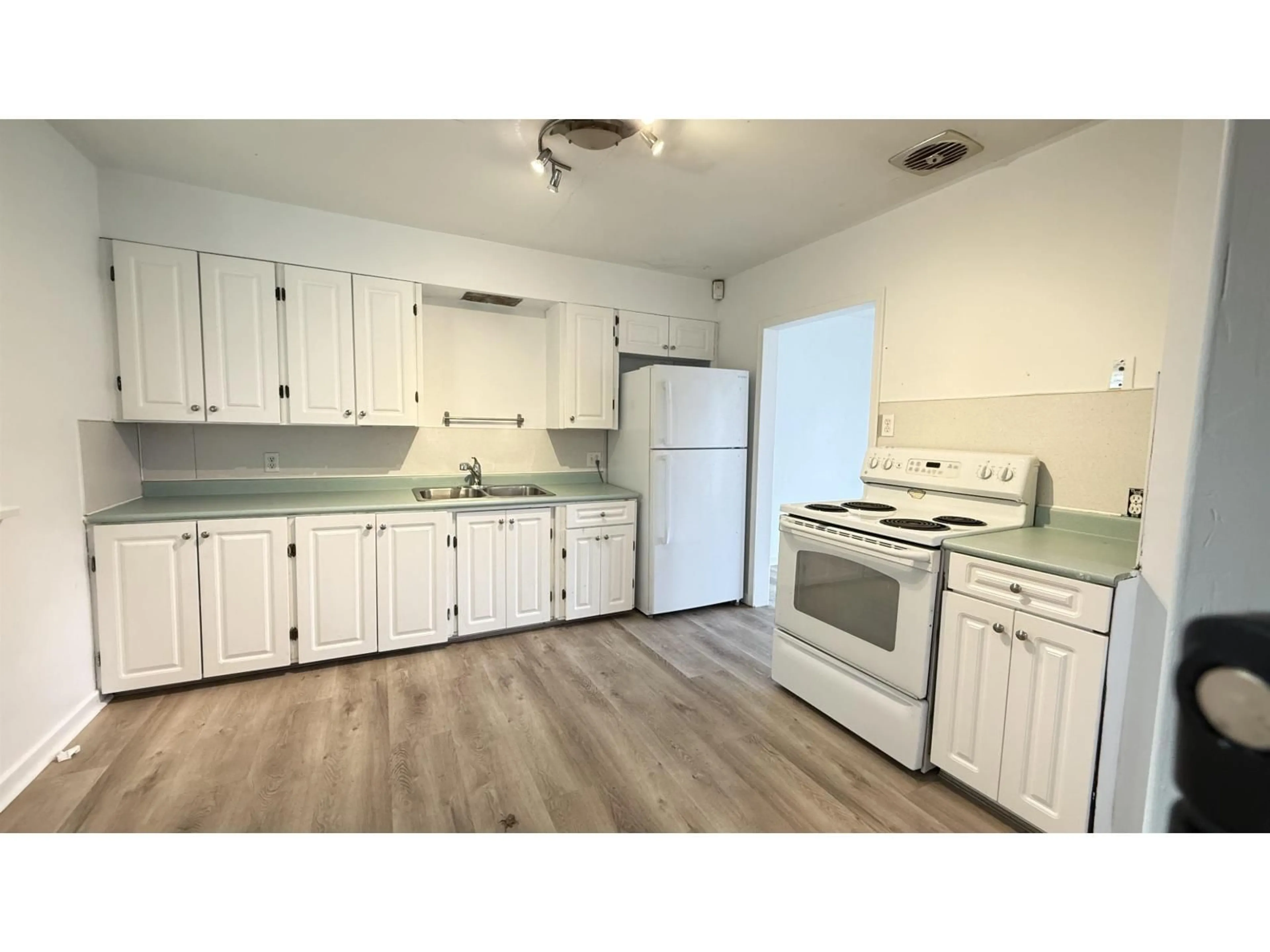 Standard kitchen, unknown for 9716 WILLIAMS STREET, Chilliwack British Columbia V2P5G7