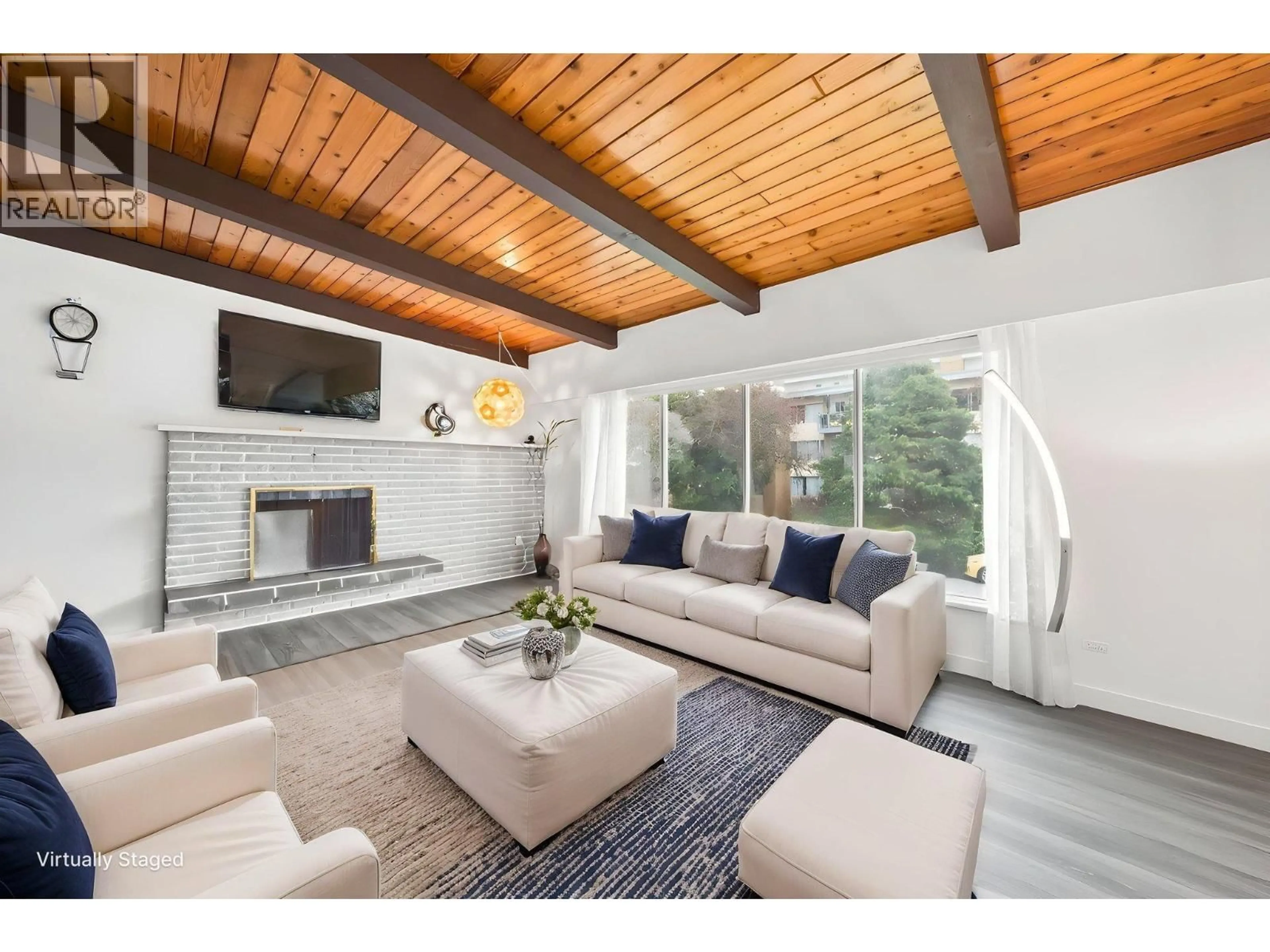 Living room with furniture, wood/laminate floor for 39 MOTT CRESCENT, New Westminster British Columbia V3L4L8