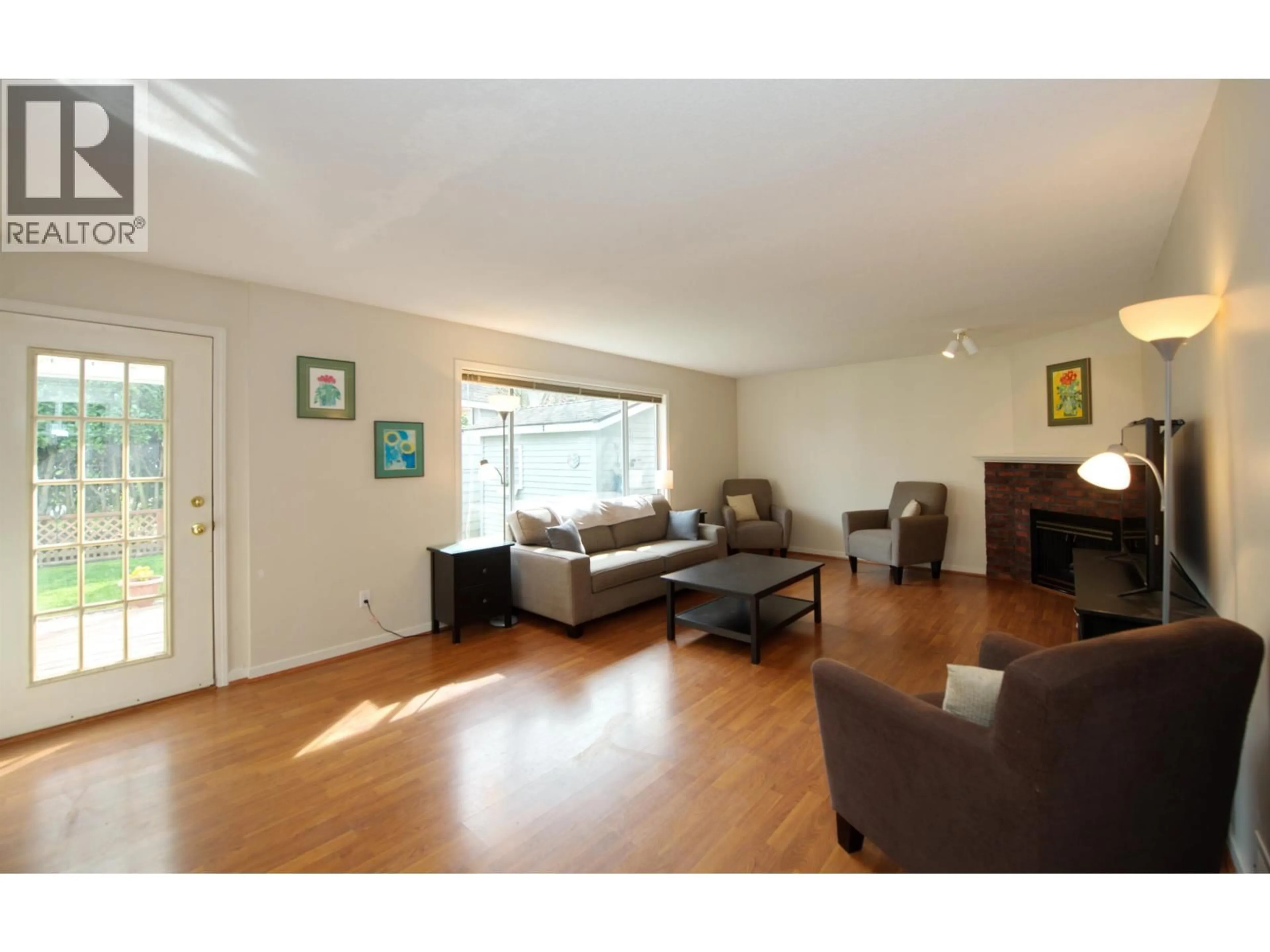 Living room with furniture, wood/laminate floor for 6343 CRESCENT PLACE, Delta British Columbia V4K4V2