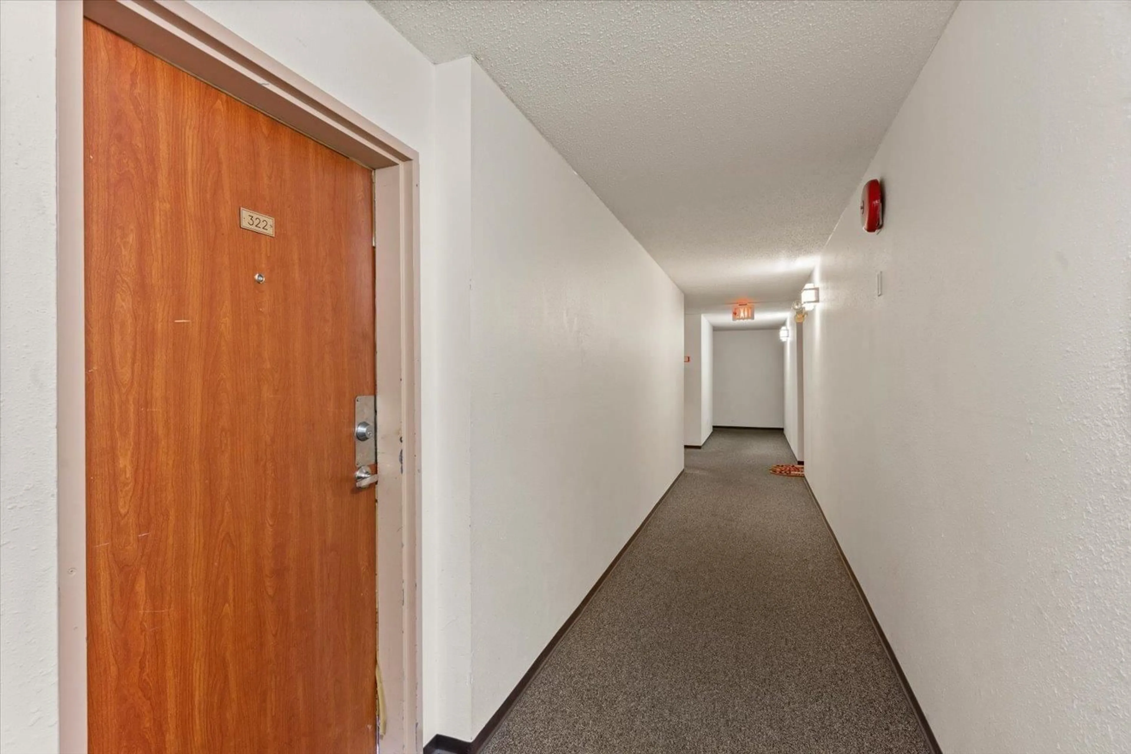 Indoor foyer for 322 - 45598 MCINTOSH DRIVE, Chilliwack British Columbia V2P7J3