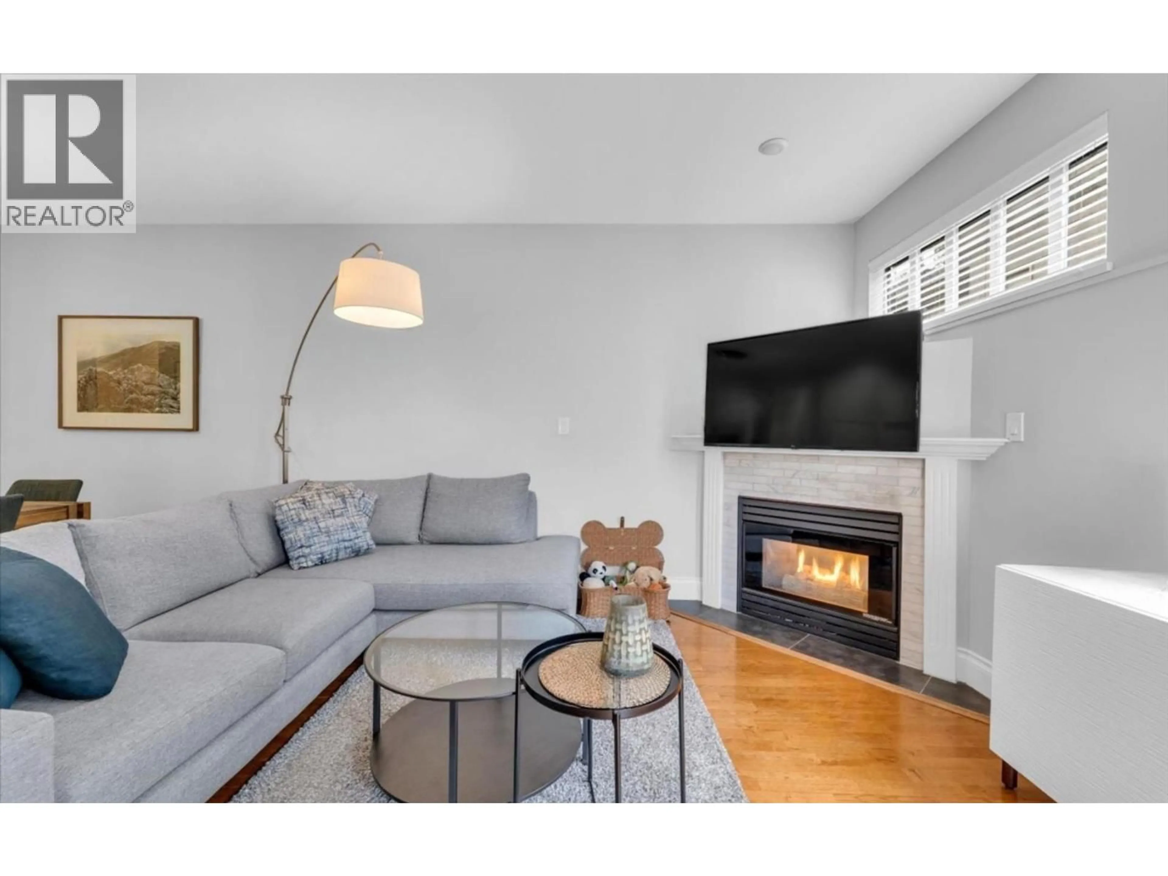 Living room with furniture, unknown for 303 - 2525 QUEBEC STREET, Vancouver British Columbia V5T4R5