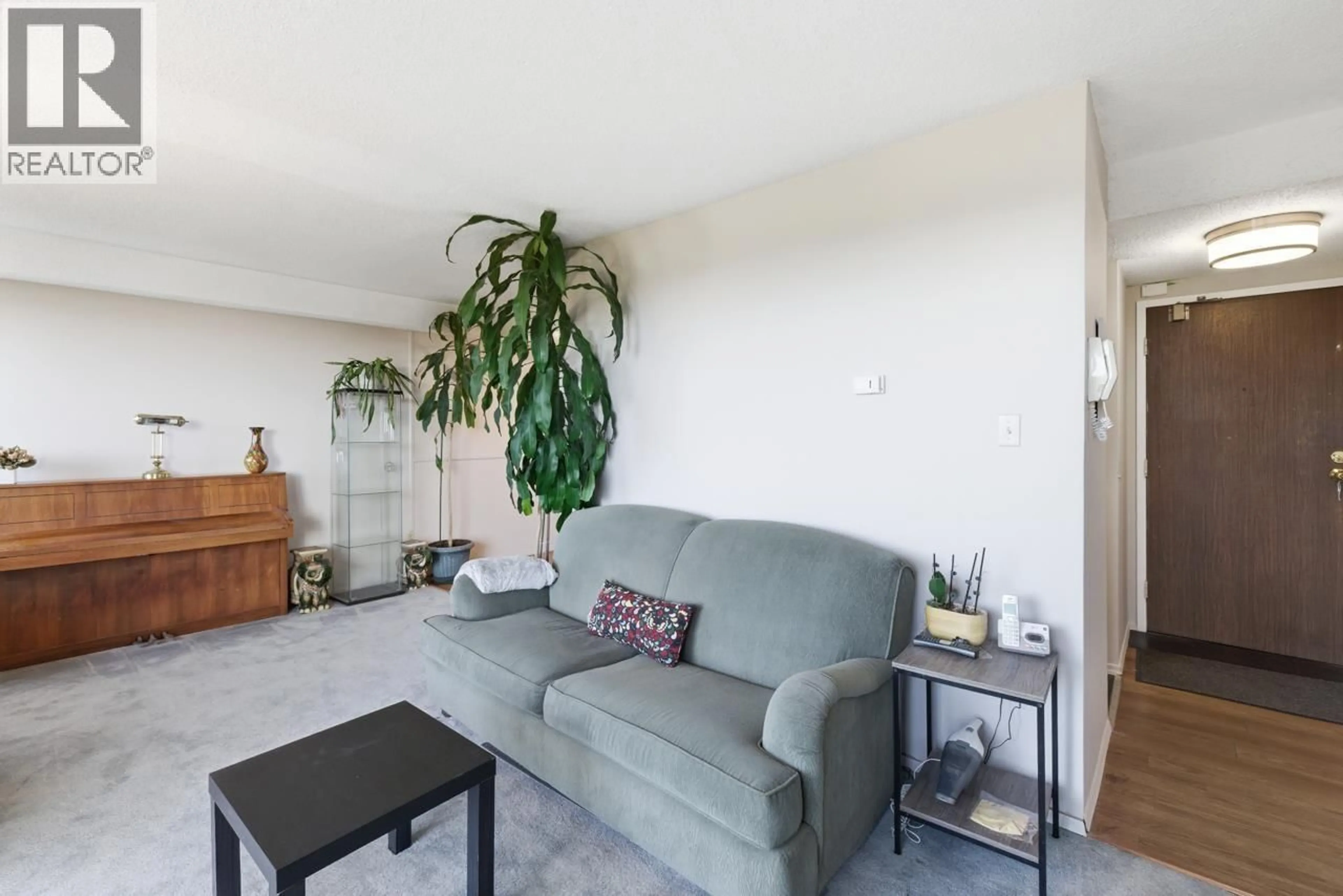 Living room with furniture, unknown for 1605 - 320 ROYAL AVENUE, New Westminster British Columbia V3L5C6