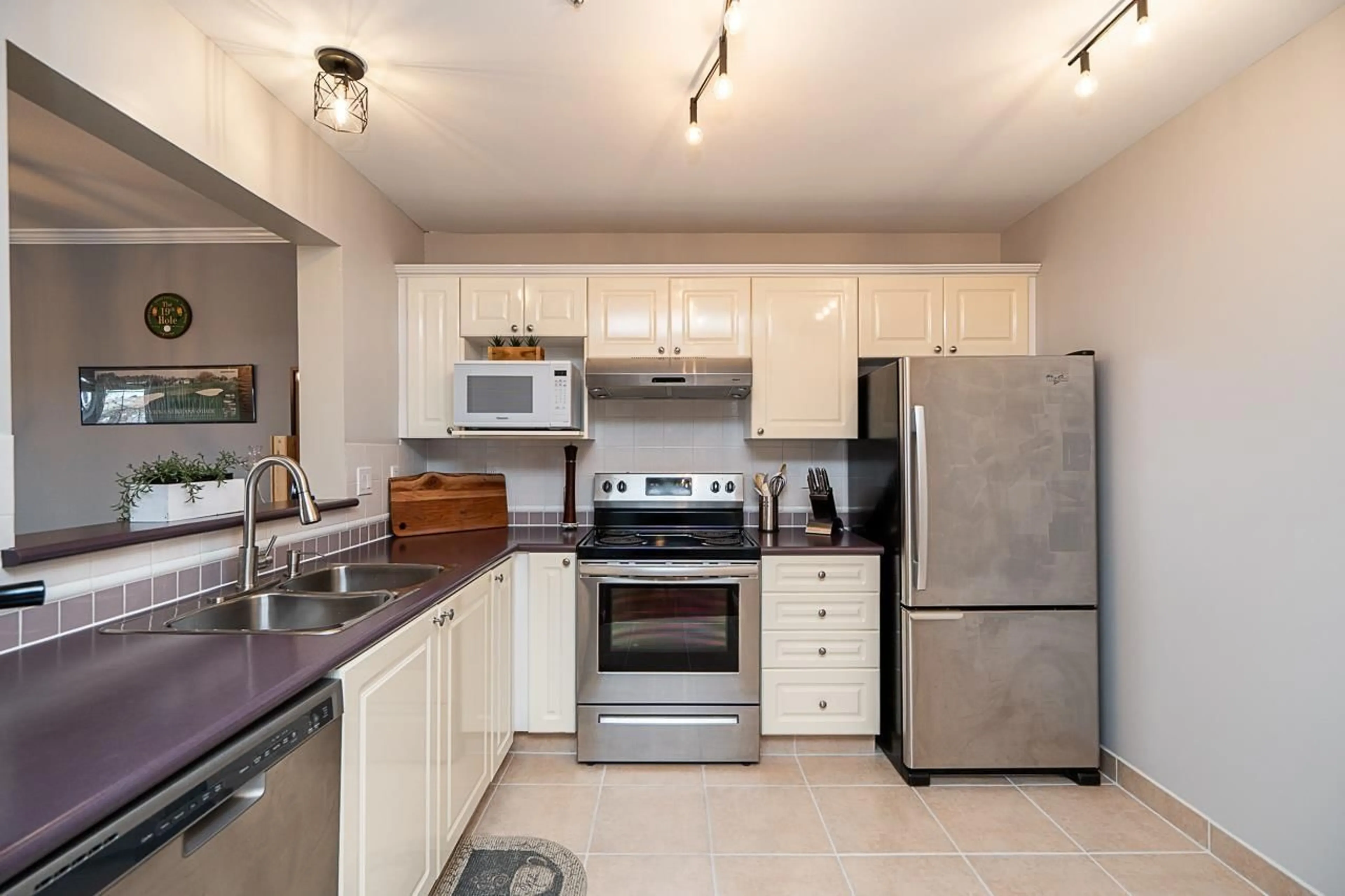 Standard kitchen, unknown for 312 - 7435 121A STREET, Surrey British Columbia V3W0W8