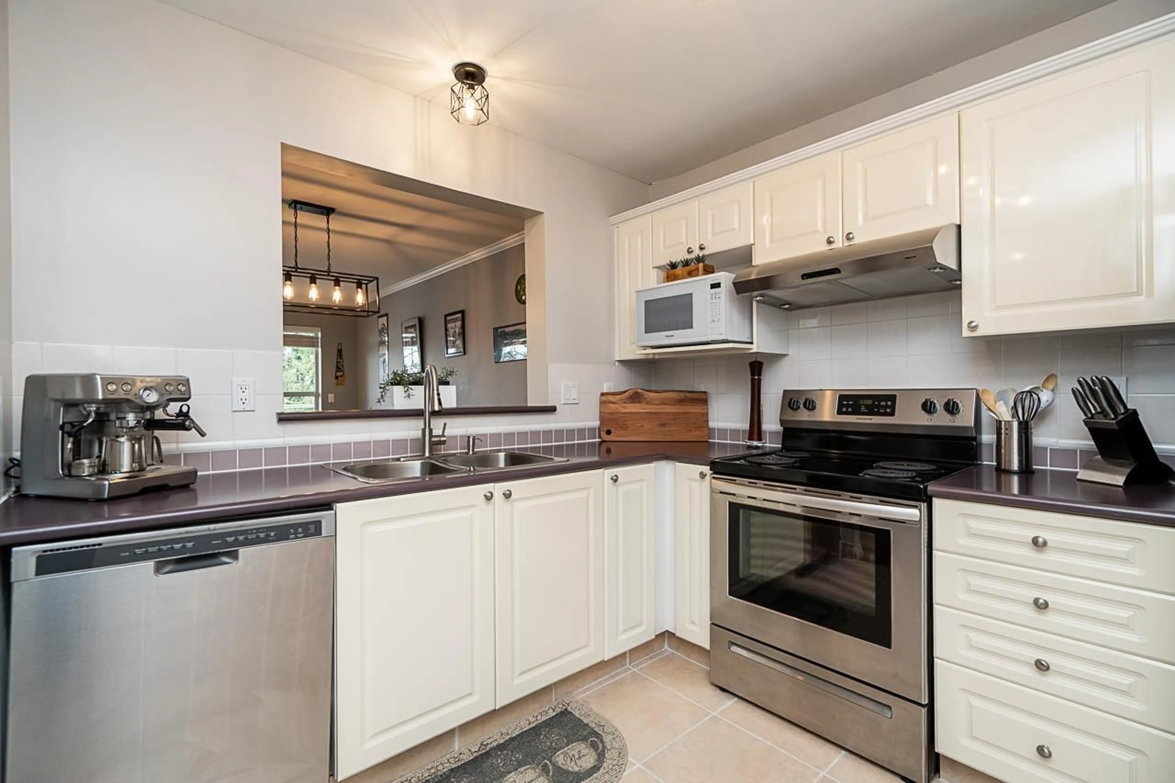 Standard kitchen, unknown for 312 - 7435 121A STREET, Surrey British Columbia V3W0W8