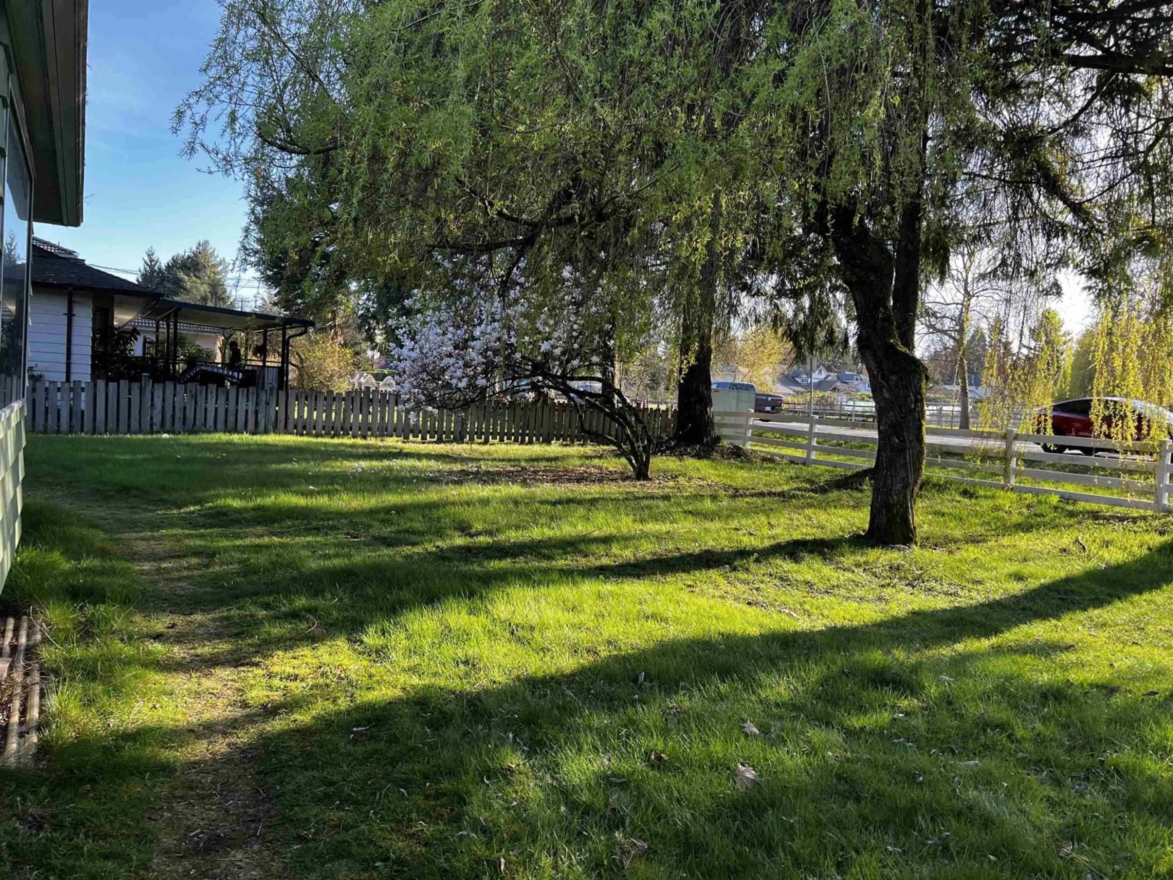 A pic from outside/outdoor area/front of a property/back of a property/a pic from drone, unknown for 9894 156 STREET, Surrey British Columbia V3R4L3