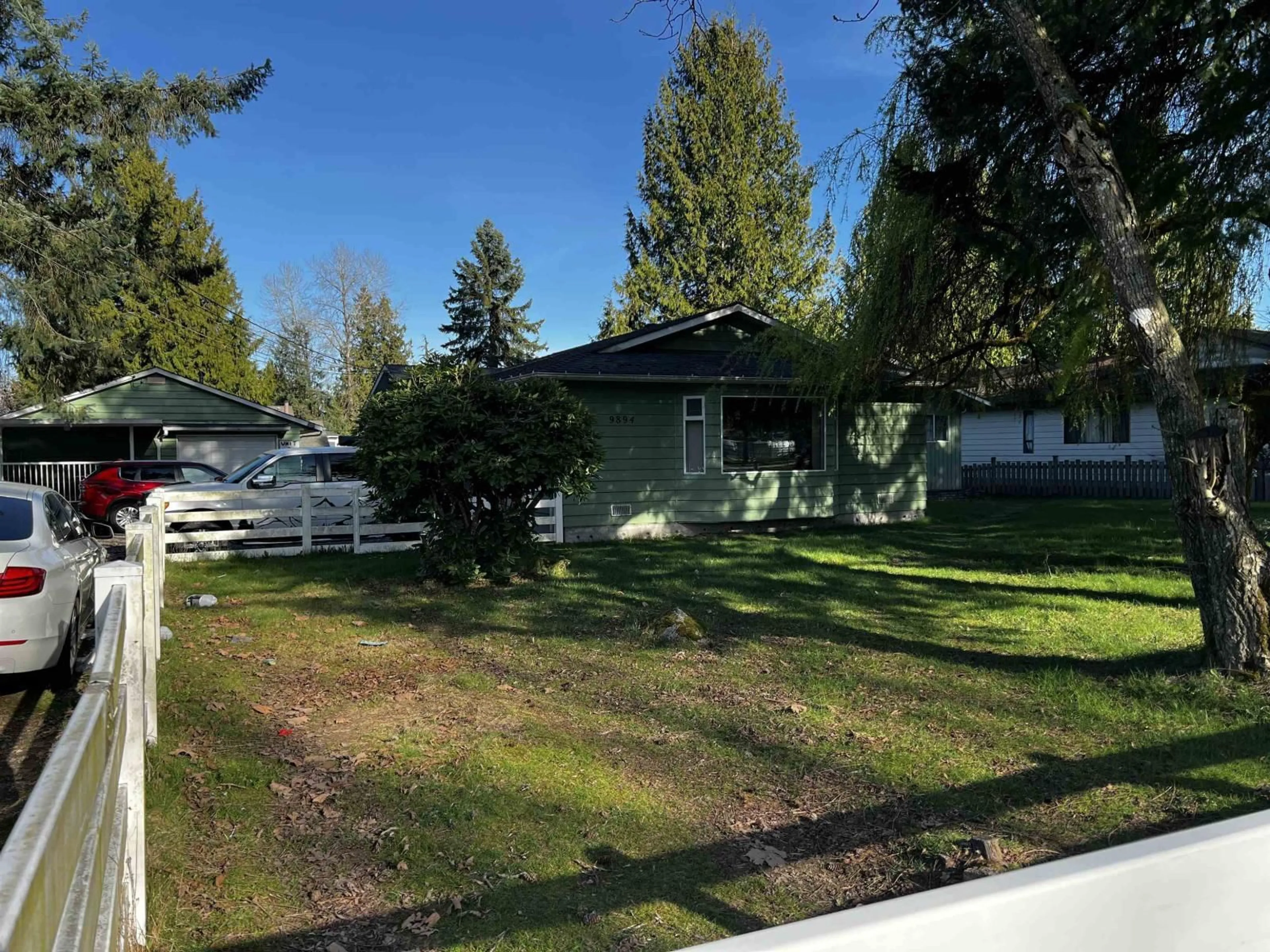 A pic from outside/outdoor area/front of a property/back of a property/a pic from drone, street for 9894 156 STREET, Surrey British Columbia V3R4L3
