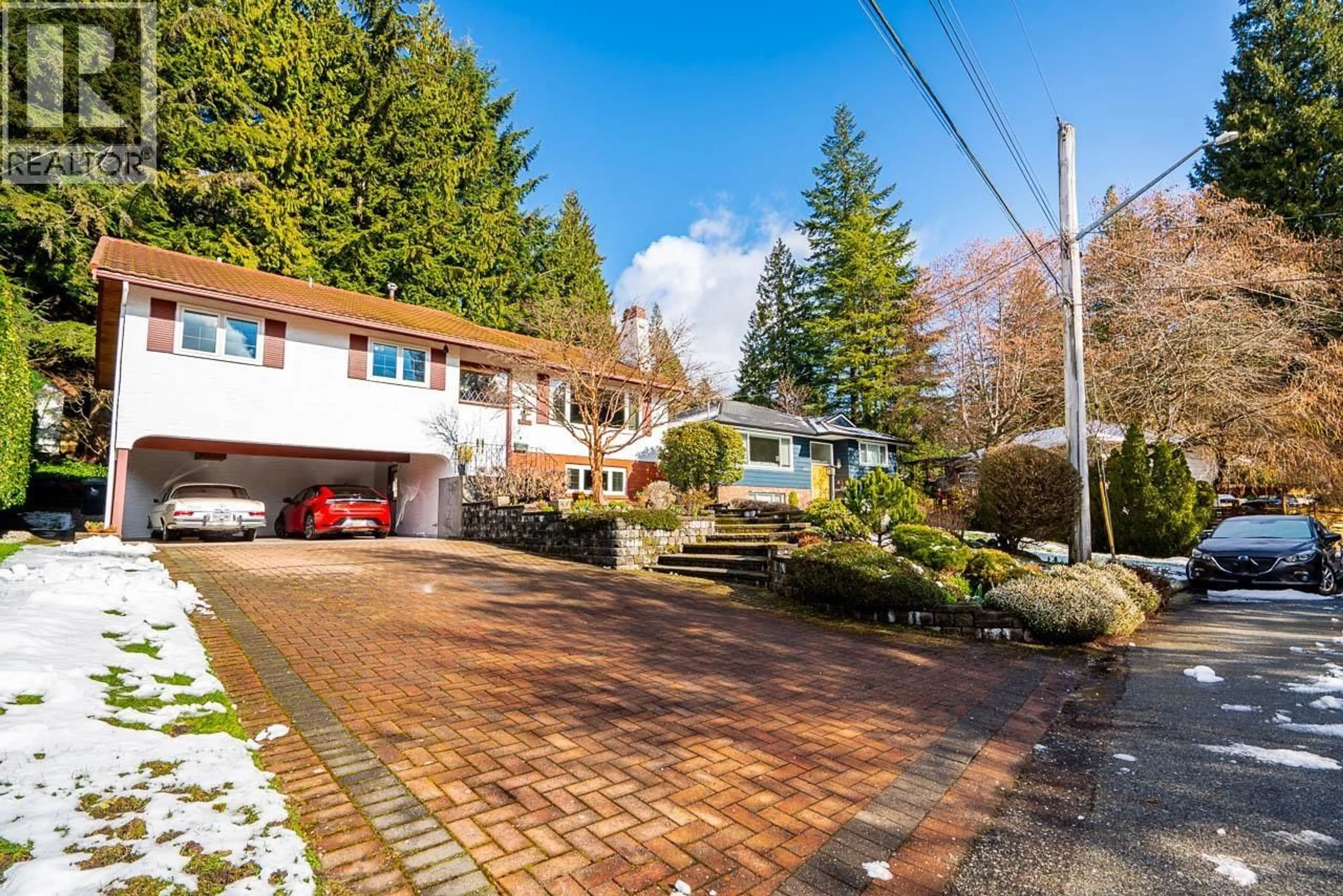 A pic from outside/outdoor area/front of a property/back of a property/a pic from drone, street for 4651 VALLEY ROAD, North Vancouver British Columbia V7K2M1