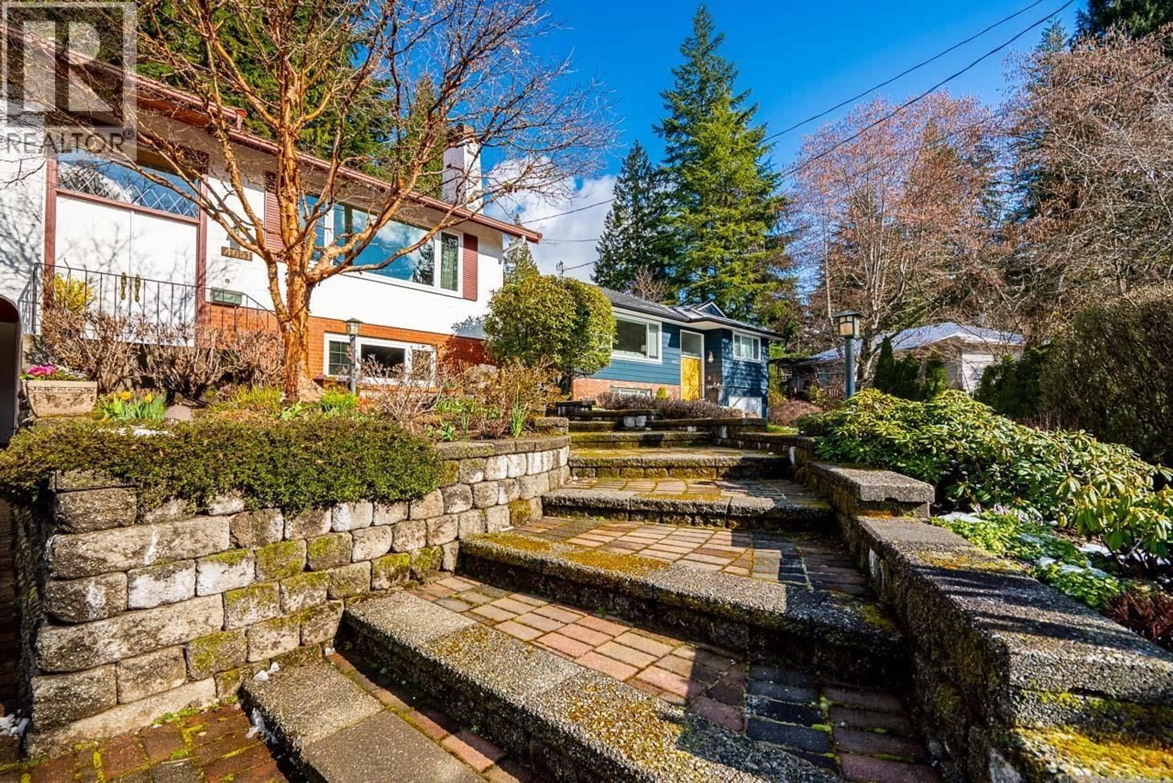 Patio, street for 4651 VALLEY ROAD, North Vancouver British Columbia V7K2M1