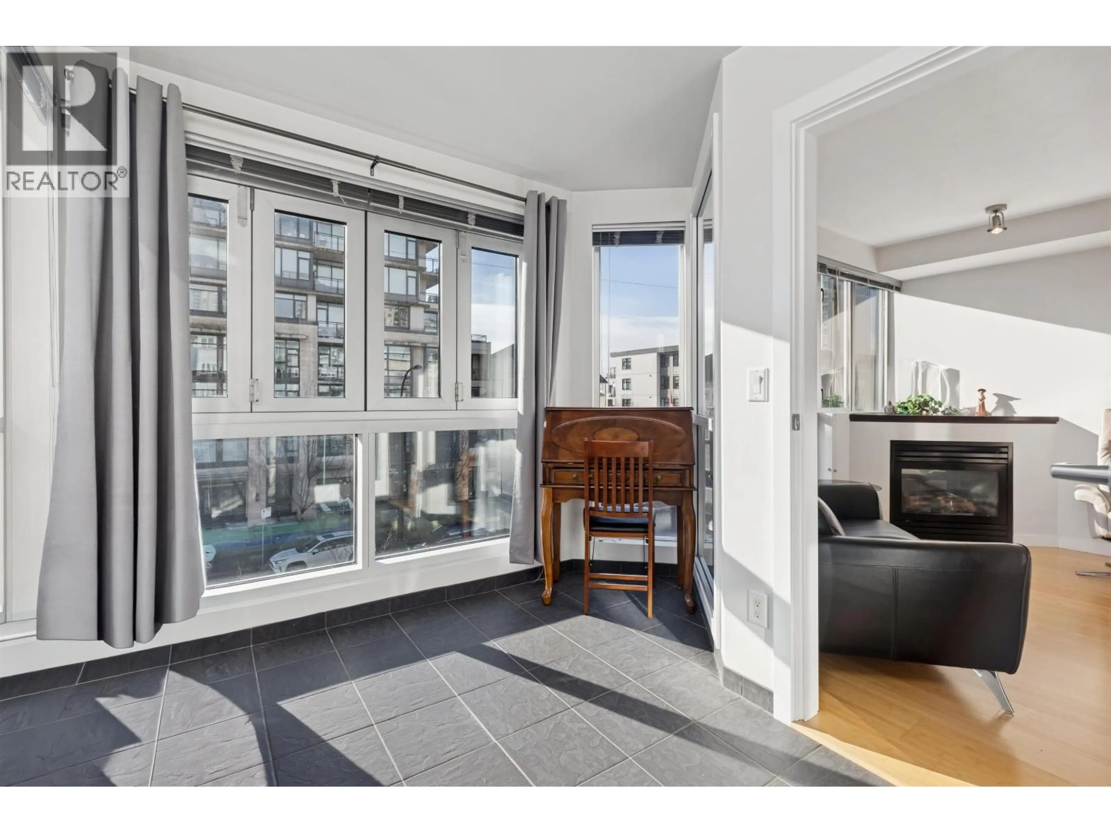 Indoor entryway for 311 - 122 3RD STREET, North Vancouver British Columbia V7L1E6