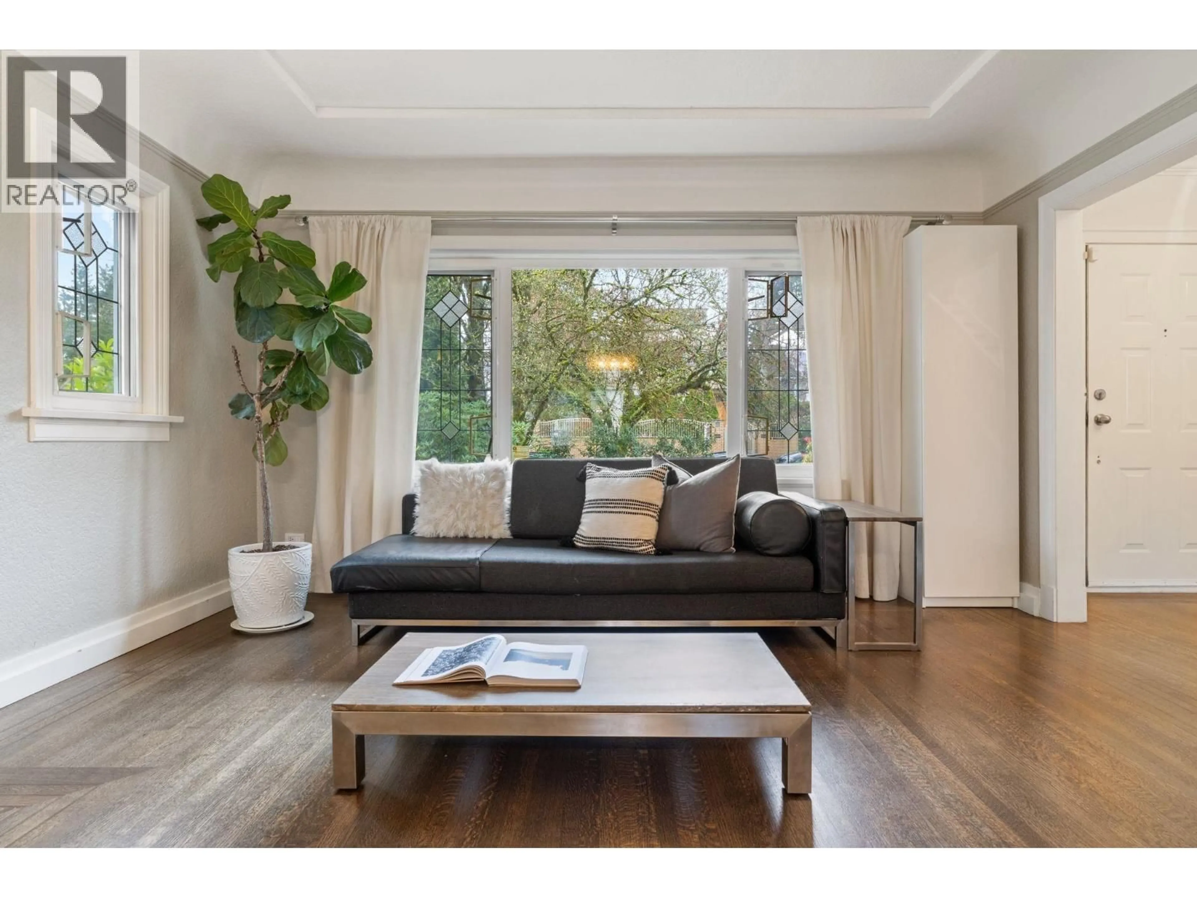 Living room with furniture, wood/laminate floor for 2907 30TH AVENUE, Vancouver British Columbia V6L1Z3