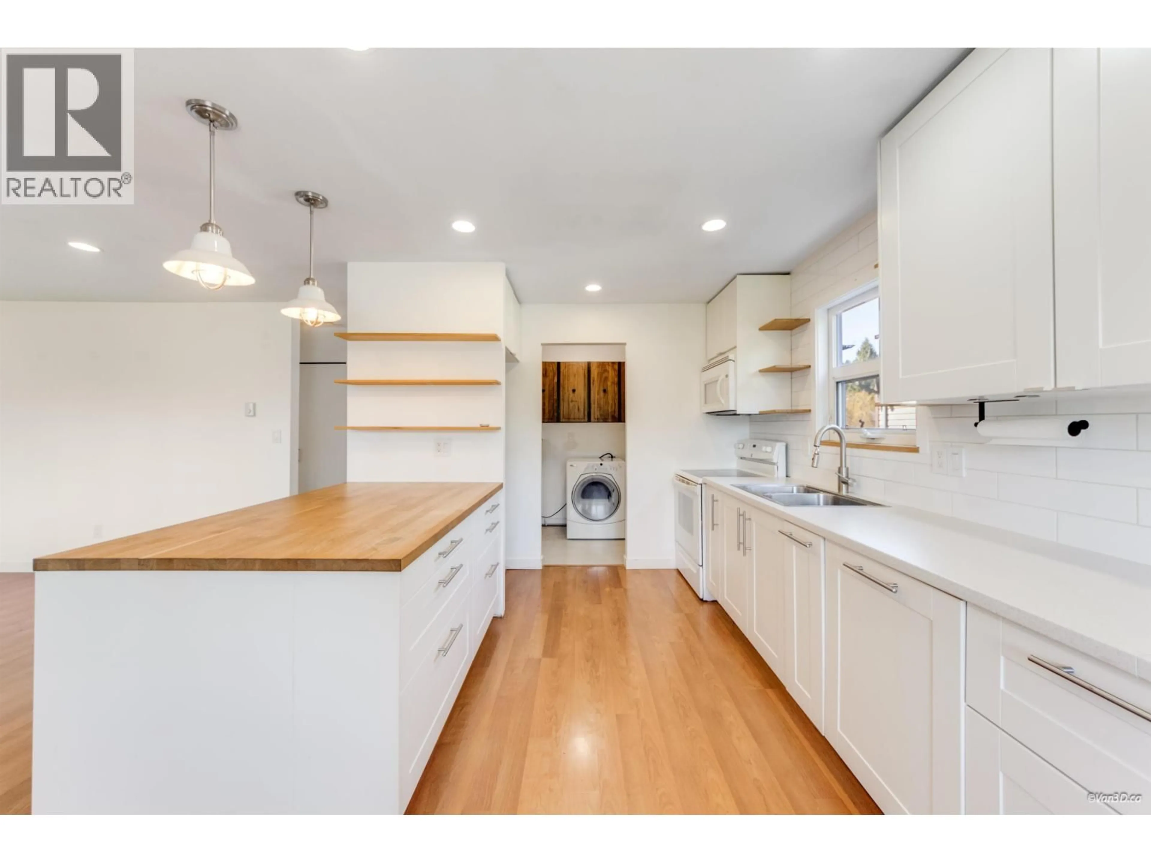 Open concept kitchen, wood/laminate floor for 2974 FLEMING AVENUE, Coquitlam British Columbia V3C4S3