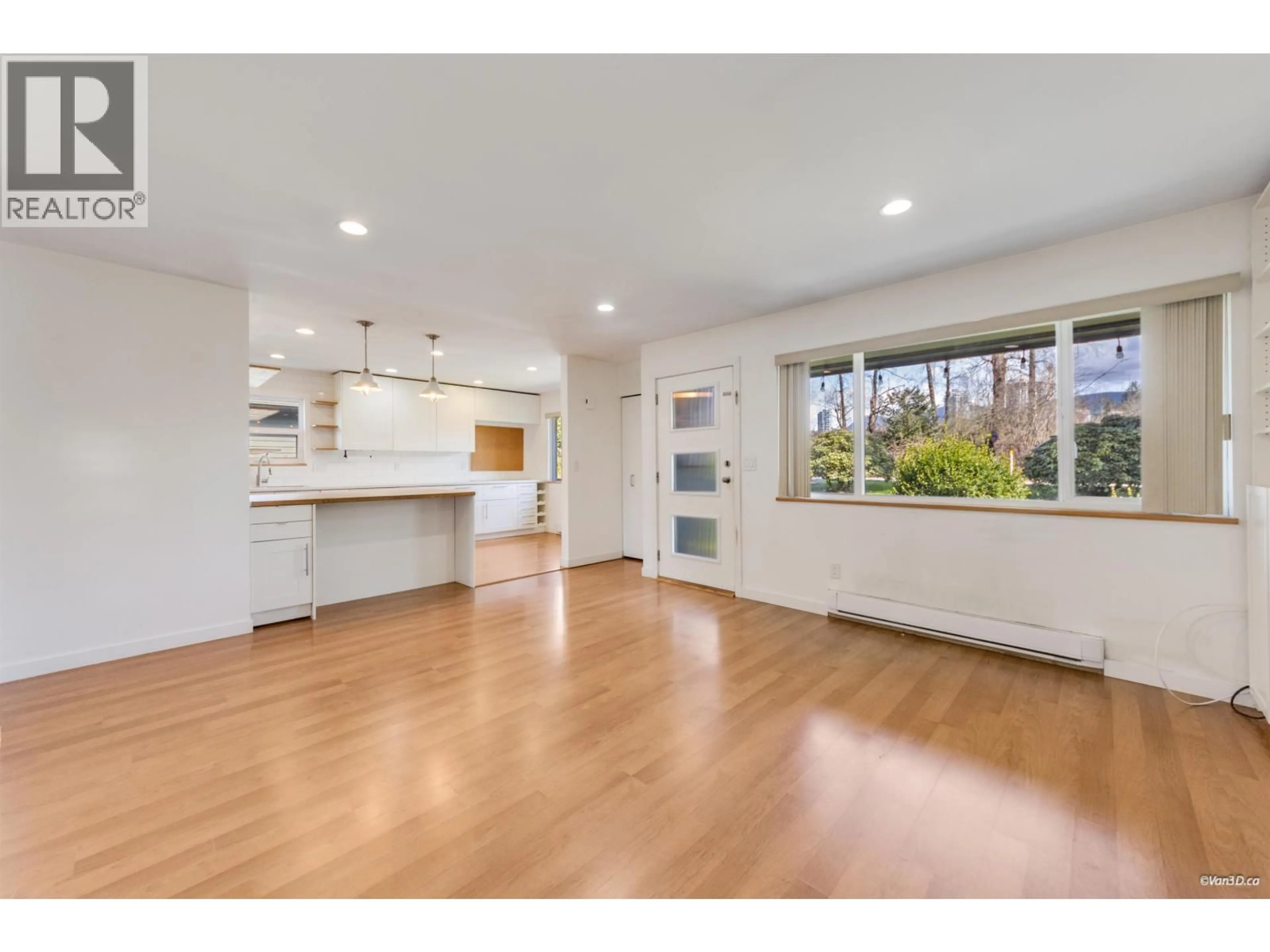 Open concept kitchen, wood/laminate floor for 2974 FLEMING AVENUE, Coquitlam British Columbia V3C4S3