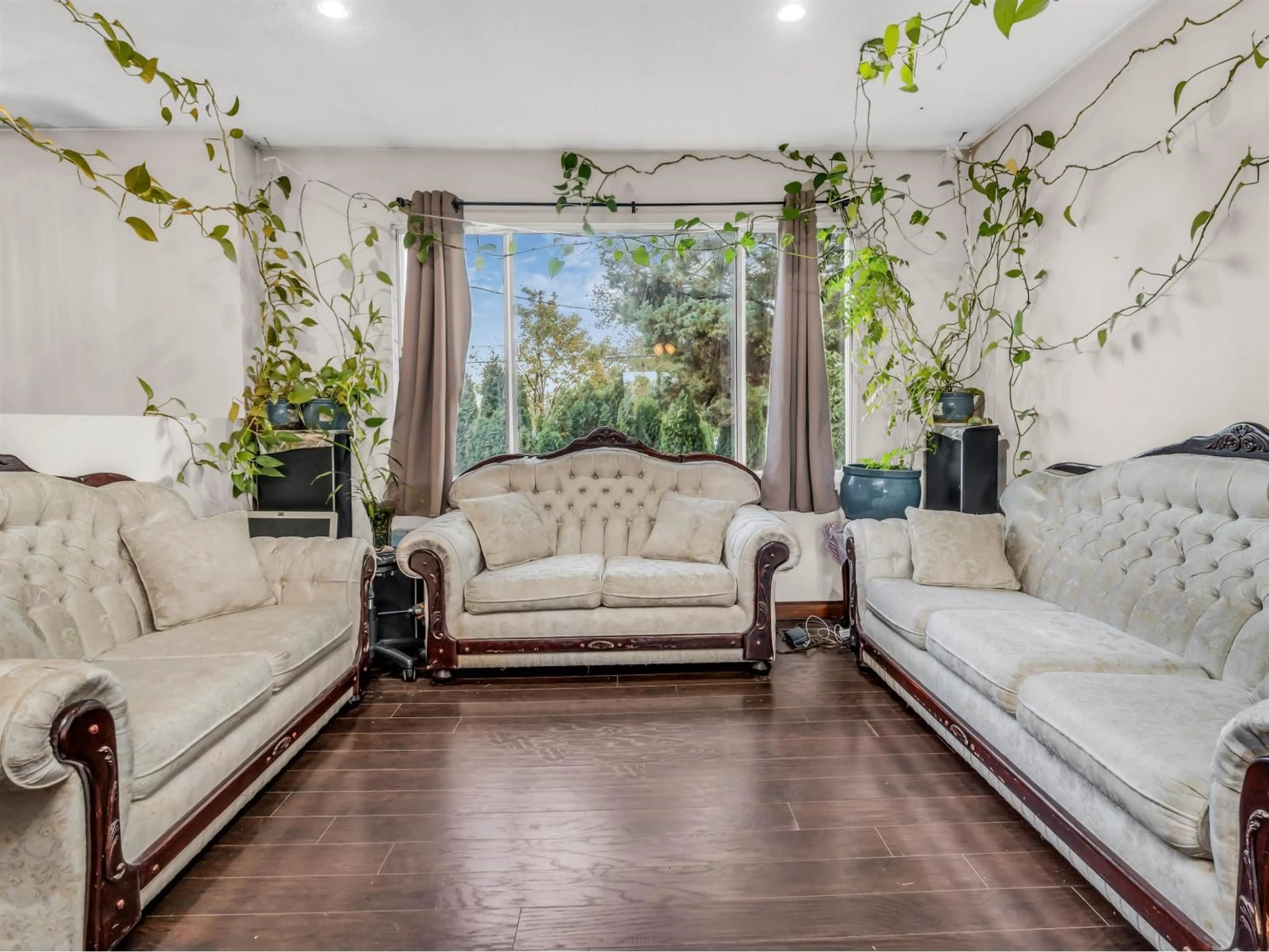 Living room with furniture, unknown for 12665 88 AVENUE, Surrey British Columbia V3W3J8