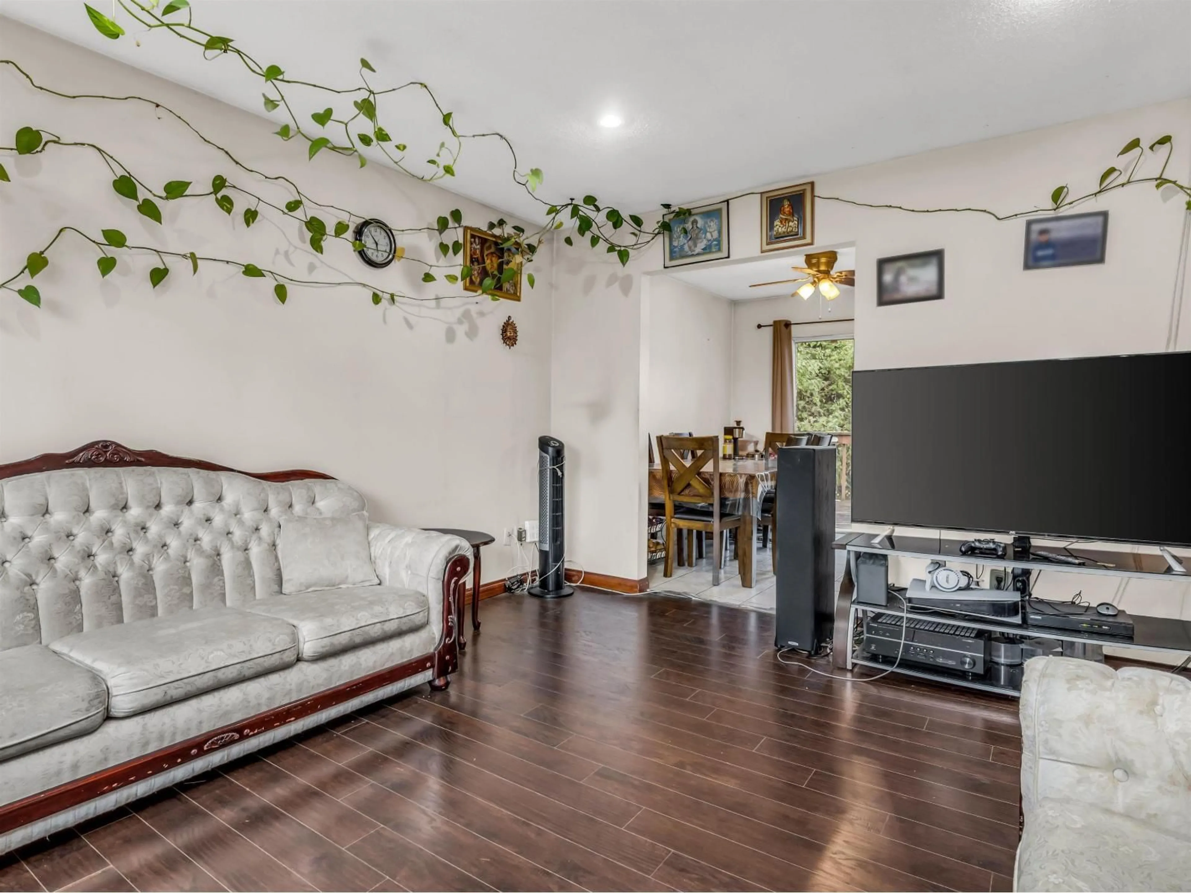 Living room with furniture, unknown for 12665 88 AVENUE, Surrey British Columbia V3W3J8