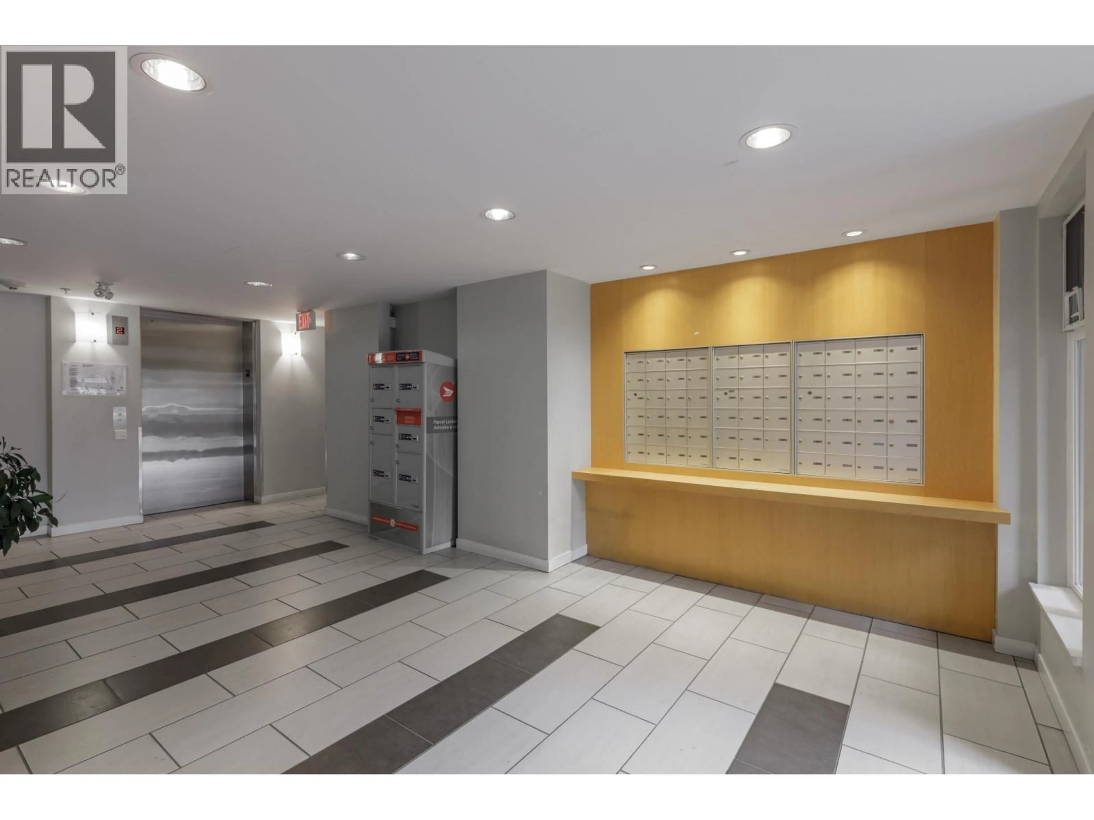 Indoor foyer for 214 - 3575 EUCLID AVENUE, Vancouver British Columbia V5R6H5