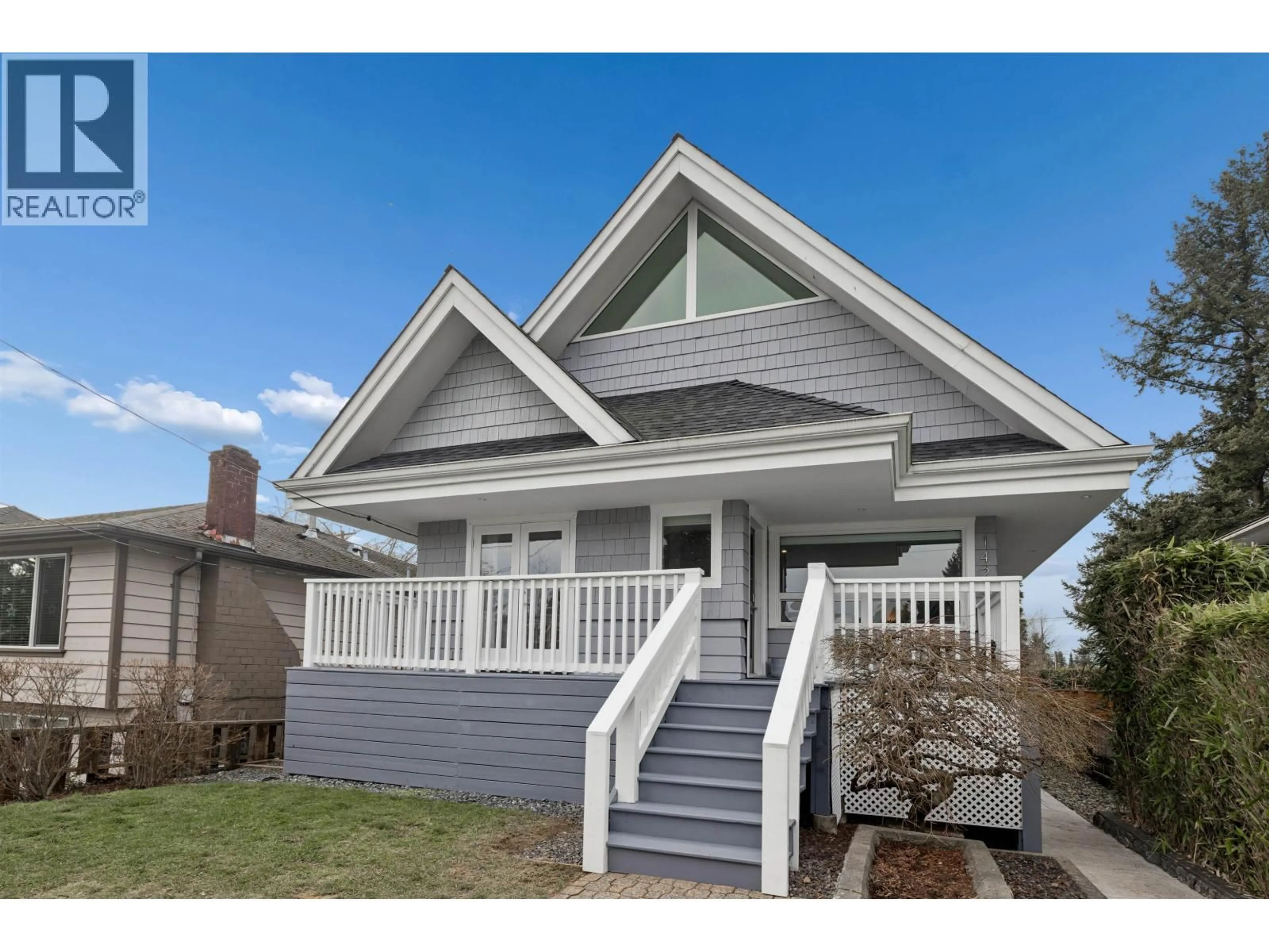 Home with vinyl exterior material, street for 1425 WILLIAM AVENUE, North Vancouver British Columbia V7L4G1