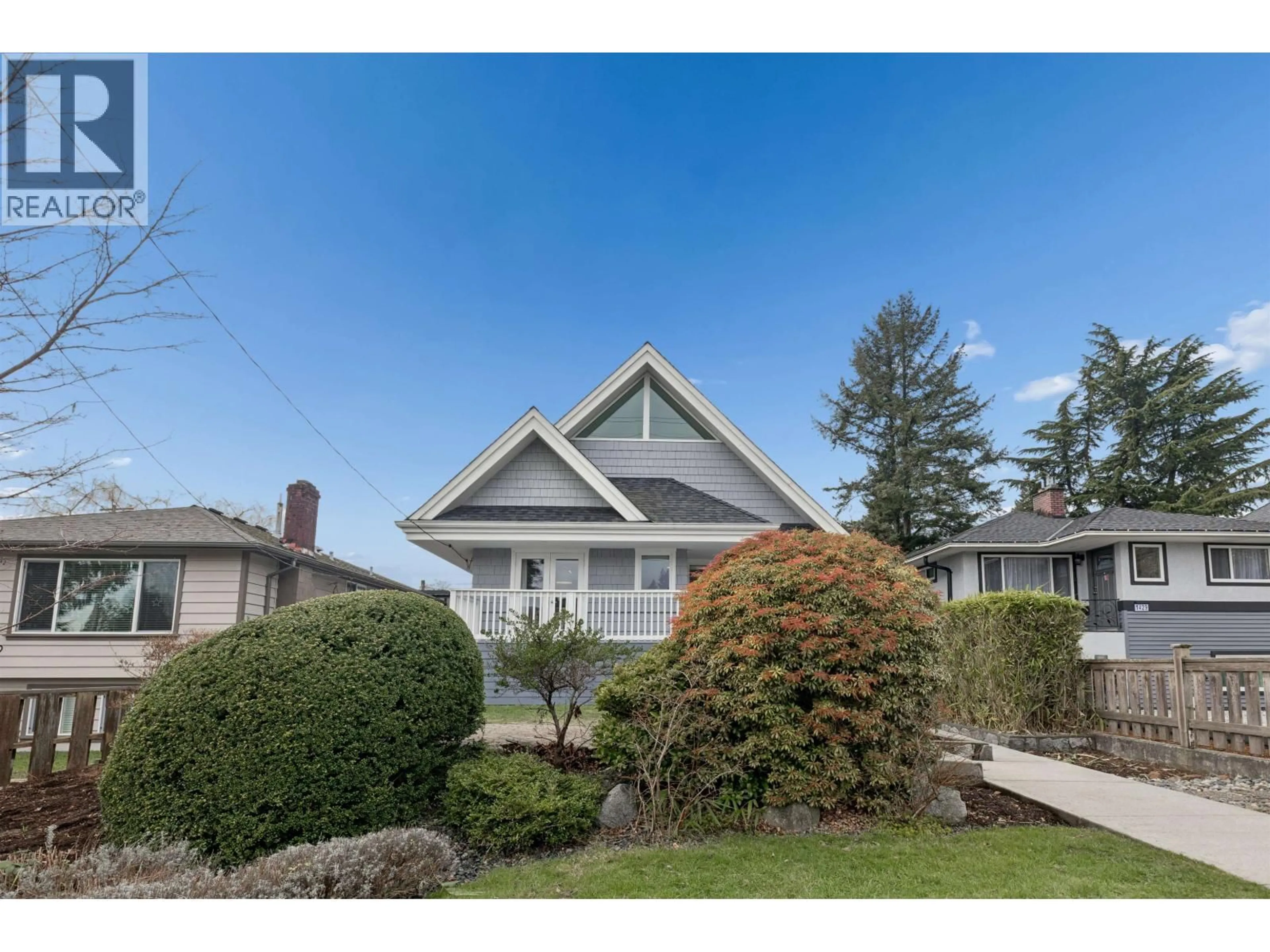 Home with vinyl exterior material, street for 1425 WILLIAM AVENUE, North Vancouver British Columbia V7L4G1