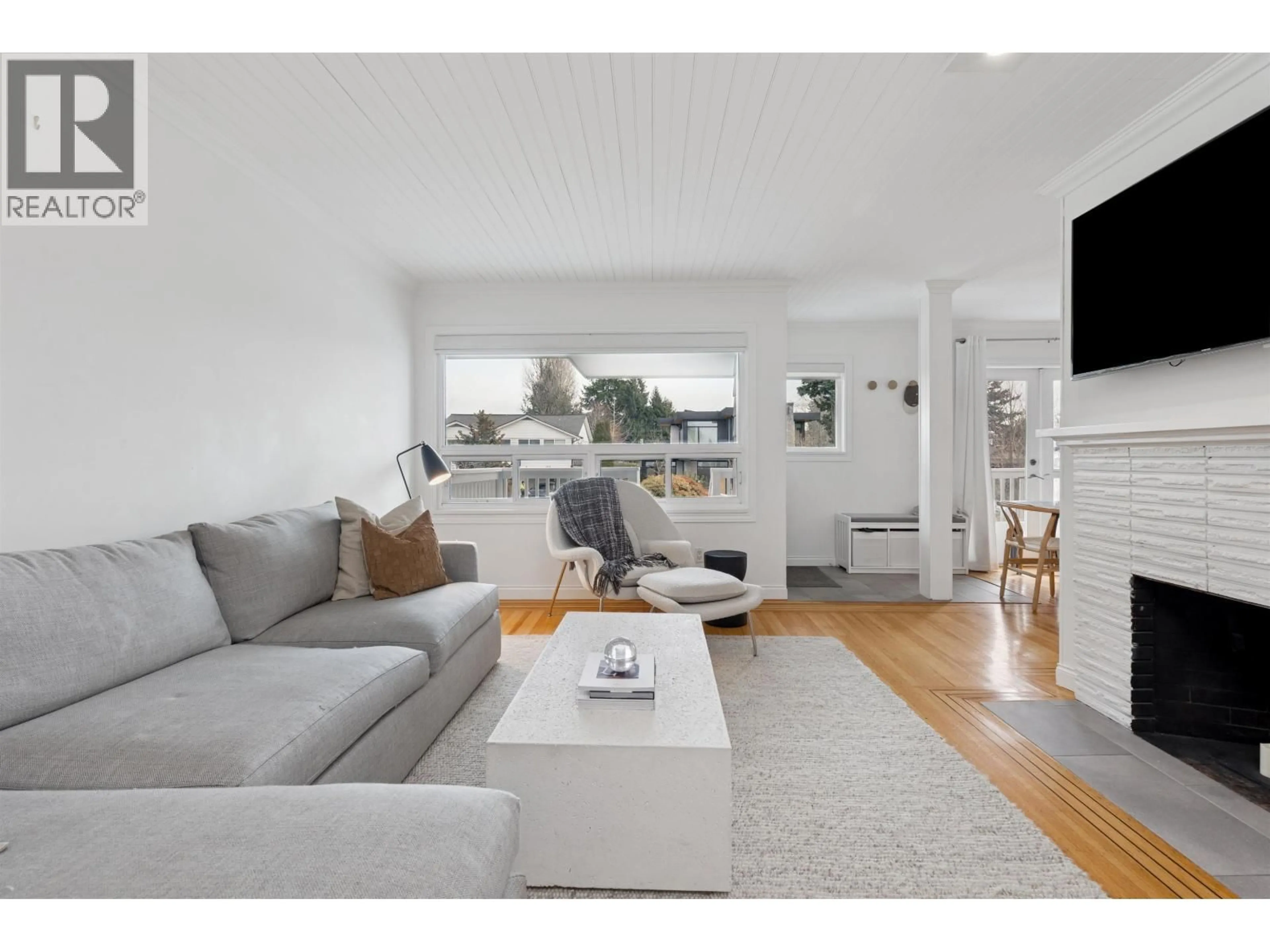 Living room with furniture, unknown for 1425 WILLIAM AVENUE, North Vancouver British Columbia V7L4G1