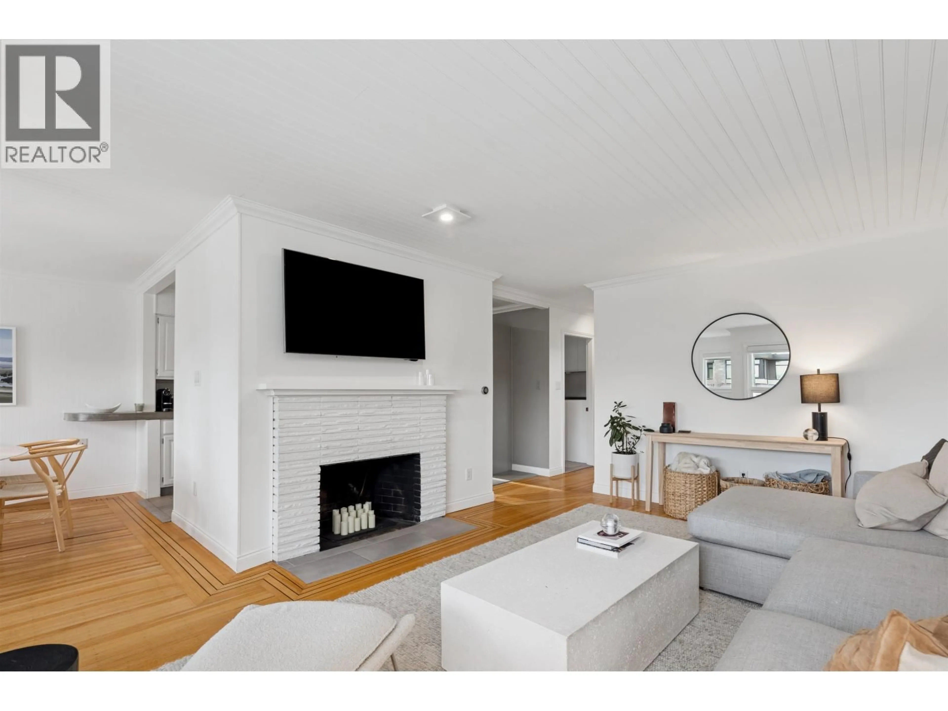 Living room with furniture, unknown for 1425 WILLIAM AVENUE, North Vancouver British Columbia V7L4G1