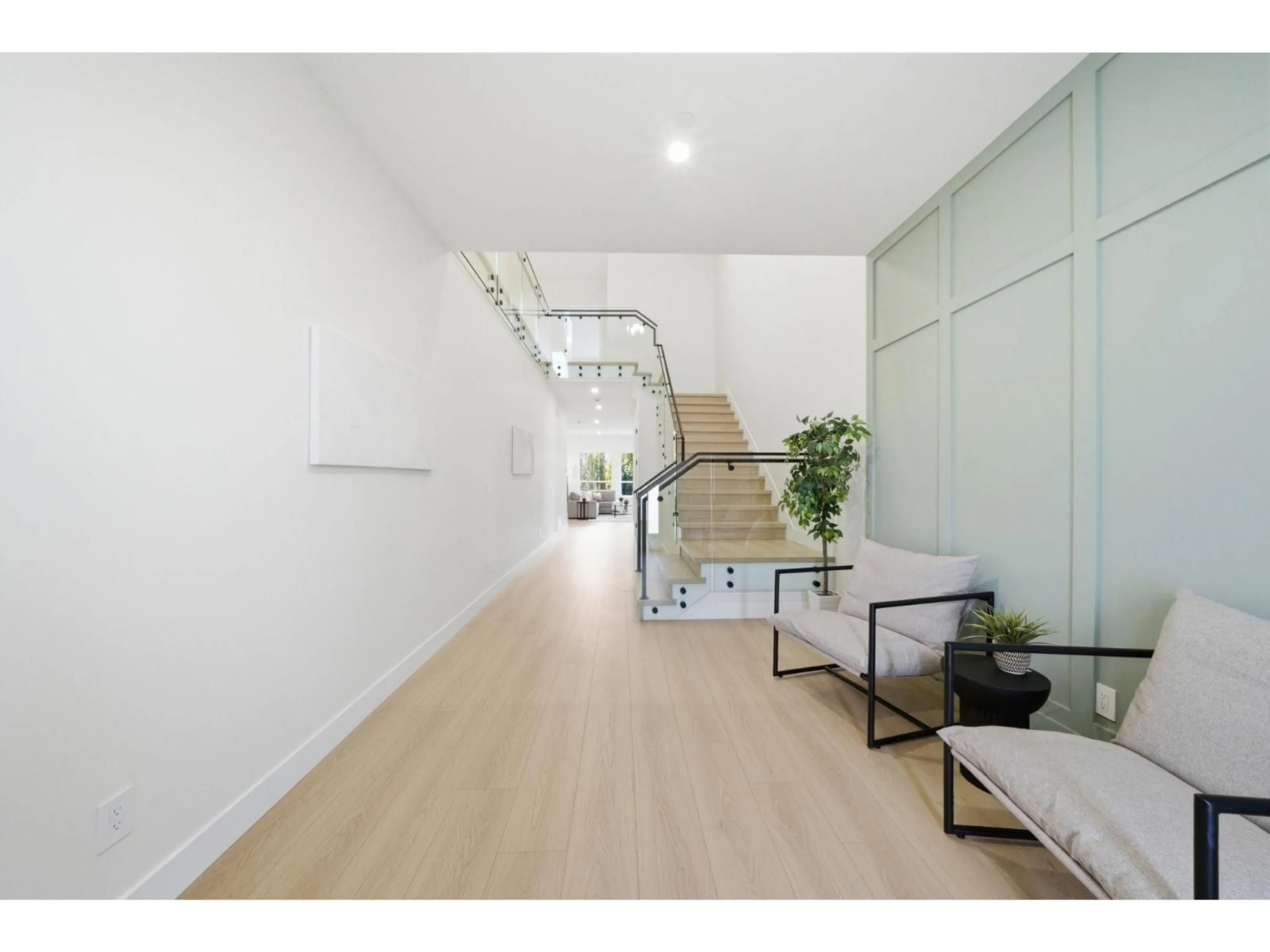 Indoor foyer for 45122 WATSON ROAD, Chilliwack British Columbia V2R3R5