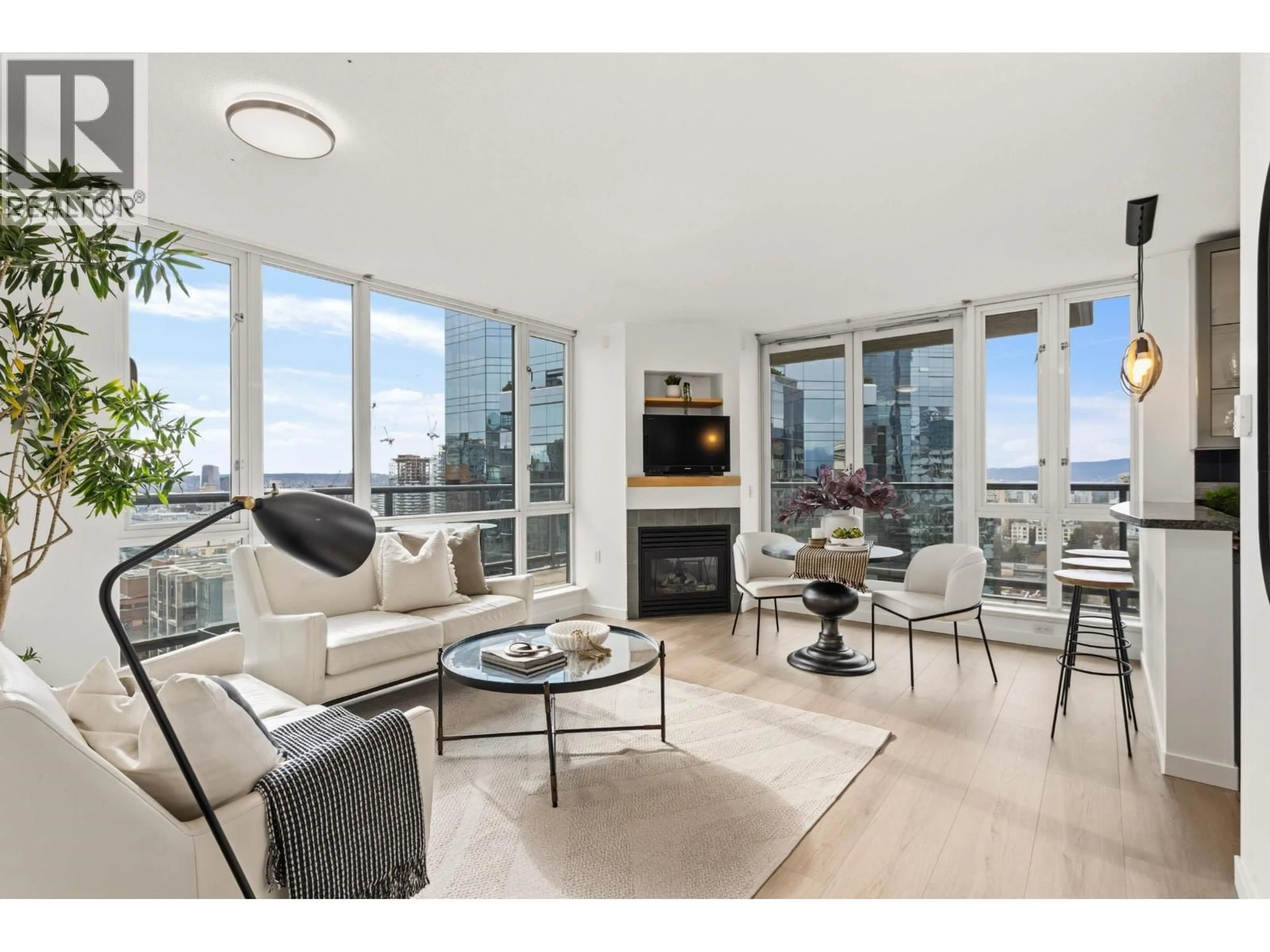 Living room with furniture, unknown for 3005 - 1068 HORNBY STREET, Vancouver British Columbia V6Z2Y7