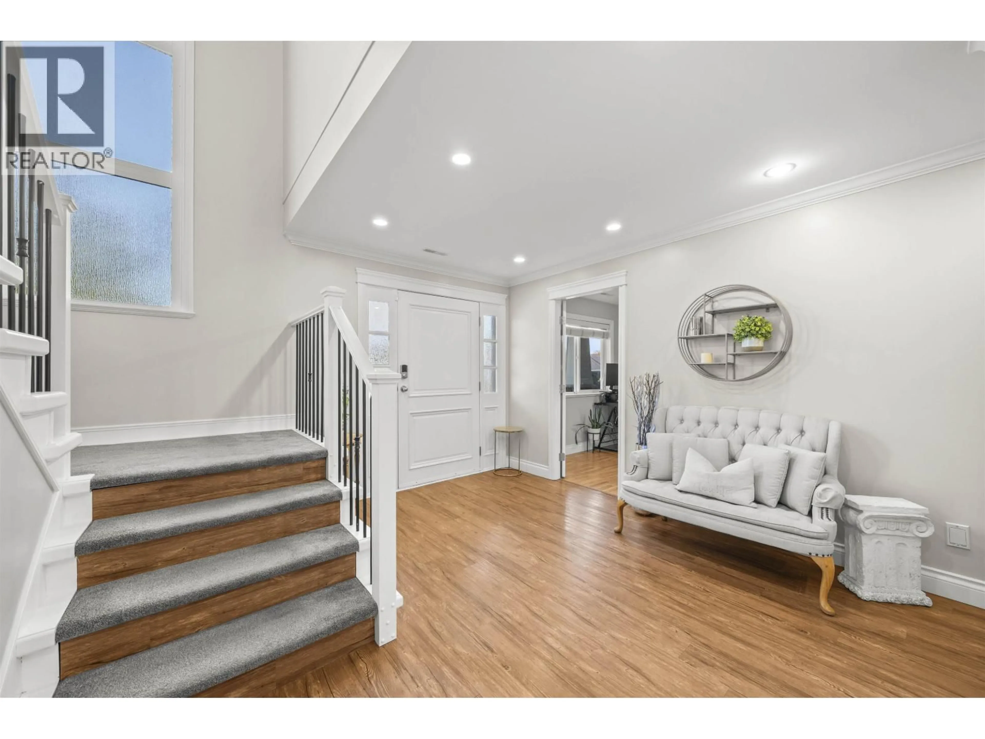 Indoor entryway for 4935 FENTON DRIVE, Delta British Columbia V4K2H5