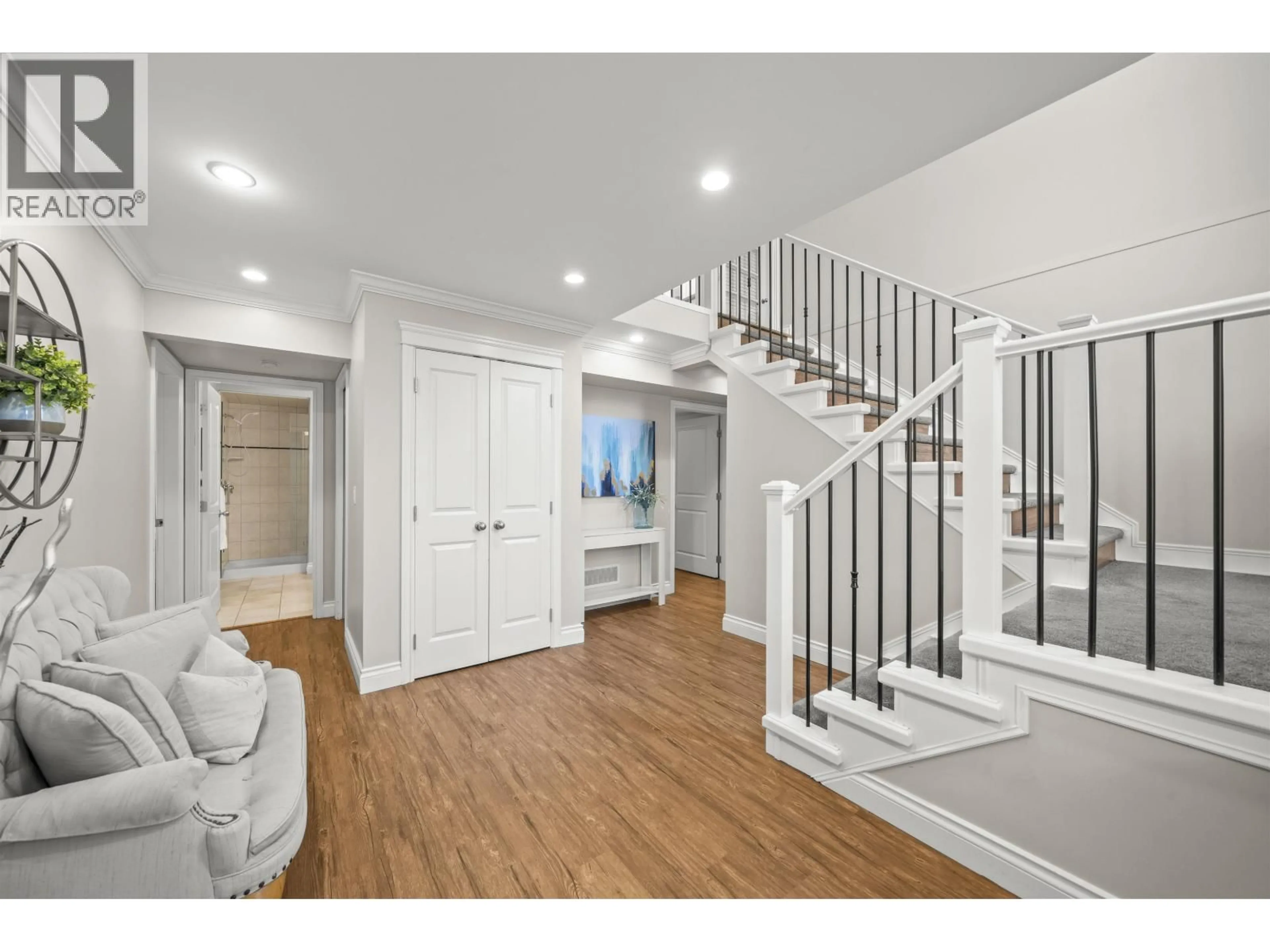 Indoor entryway for 4935 FENTON DRIVE, Delta British Columbia V4K2H5