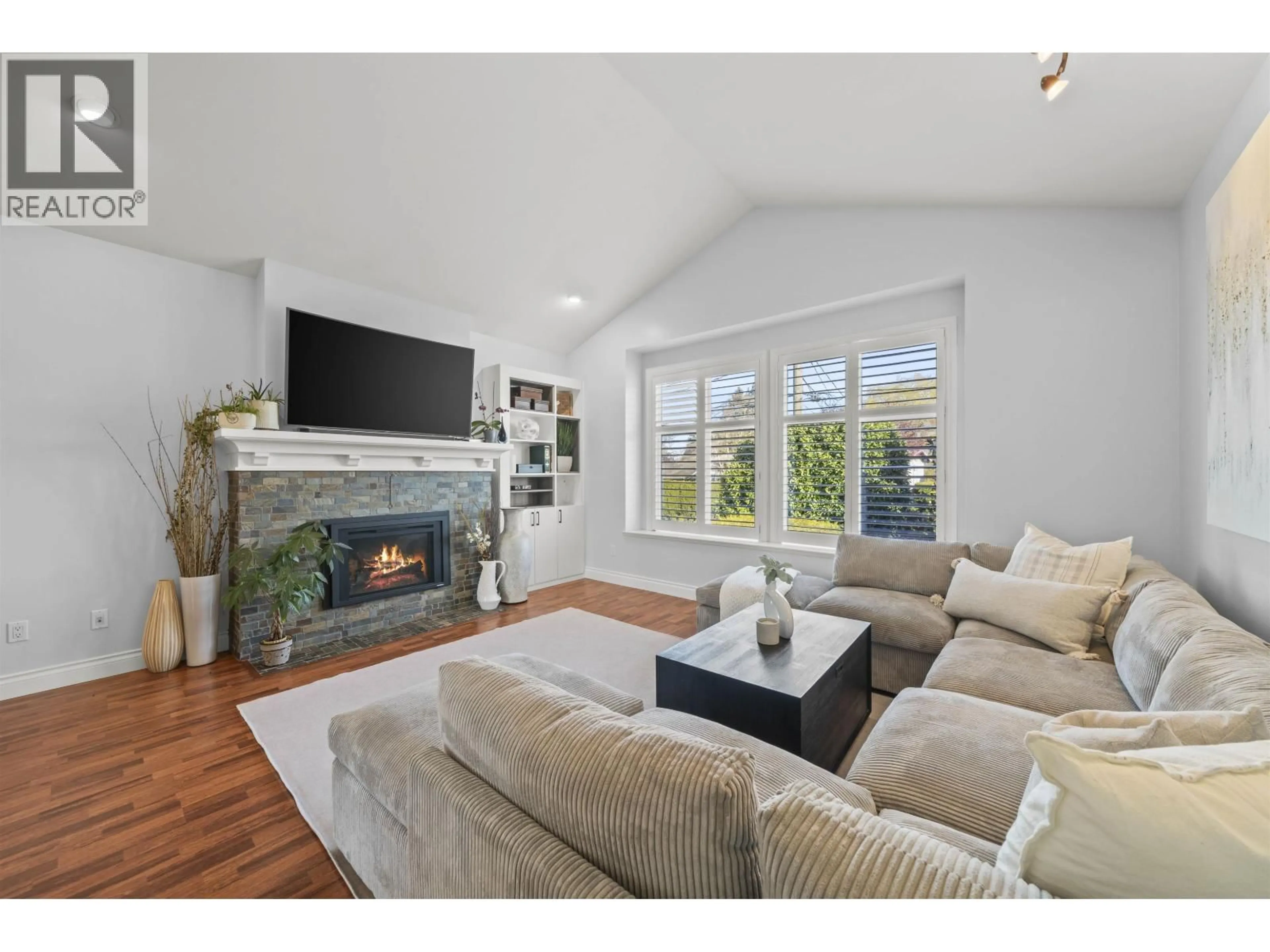 Living room with furniture, unknown for 4935 FENTON DRIVE, Delta British Columbia V4K2H5