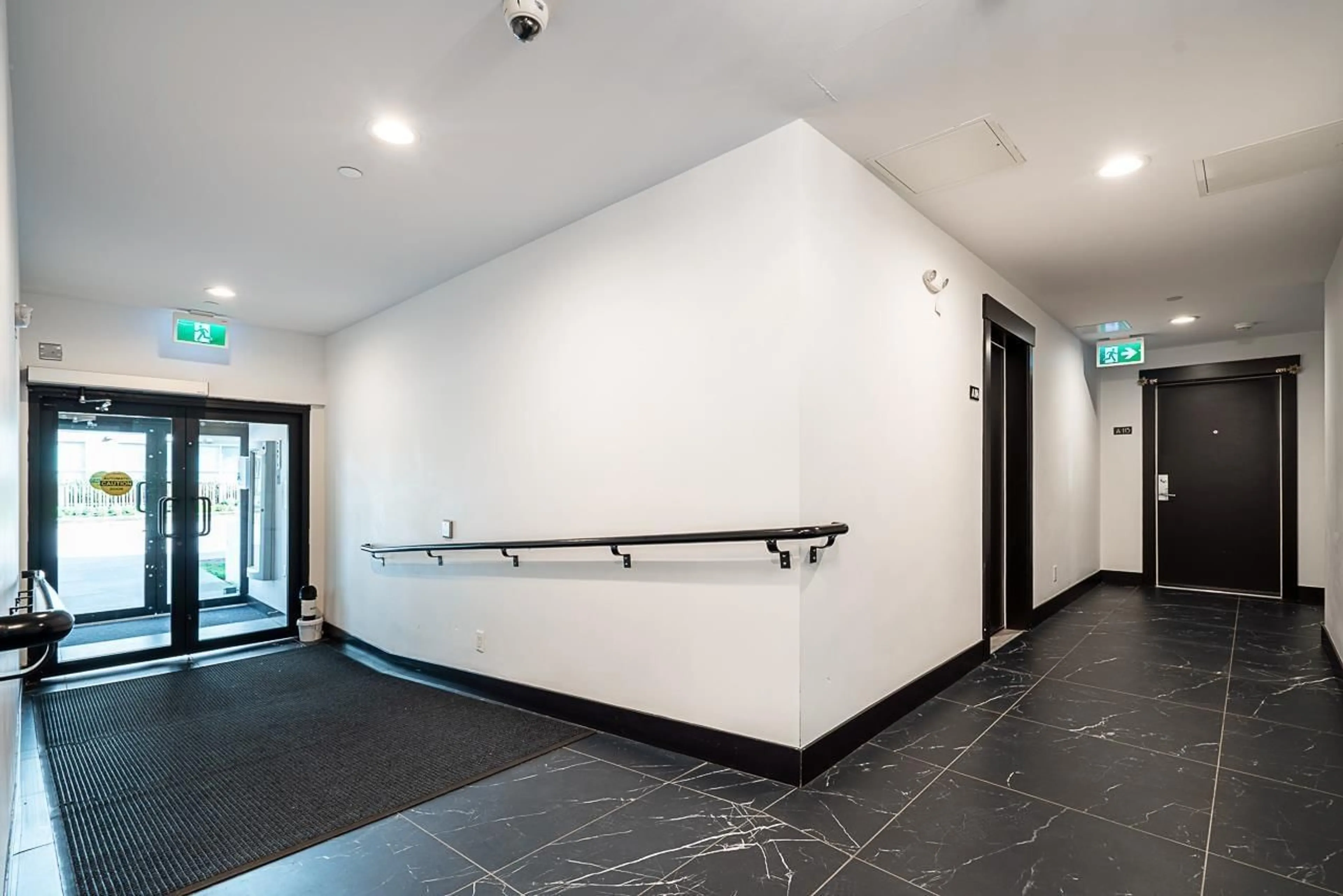 Indoor foyer for A310 - 20838 78B AVENUE, Langley British Columbia V2Y3M1