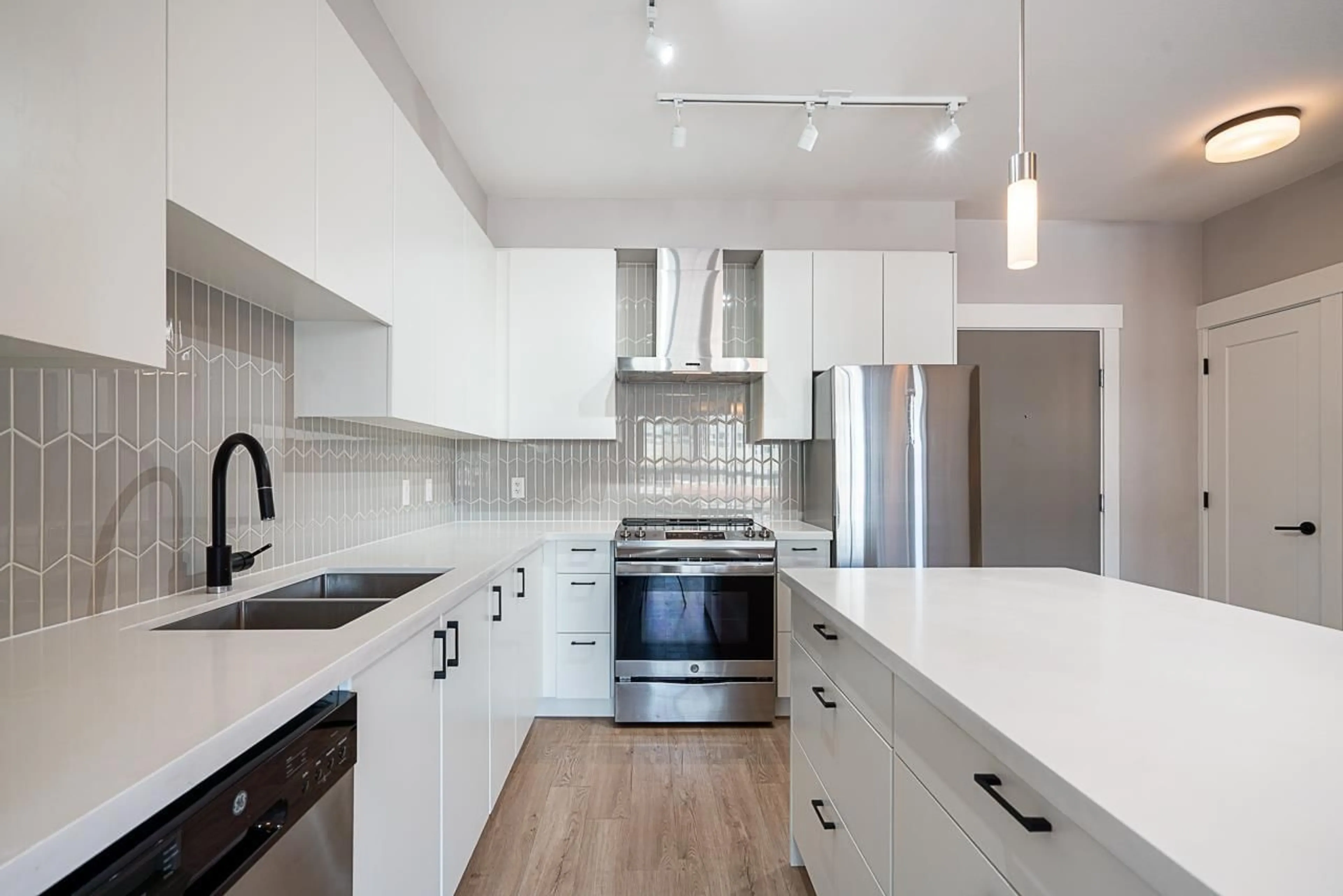 Contemporary kitchen, unknown for A310 - 20838 78B AVENUE, Langley British Columbia V2Y3M1