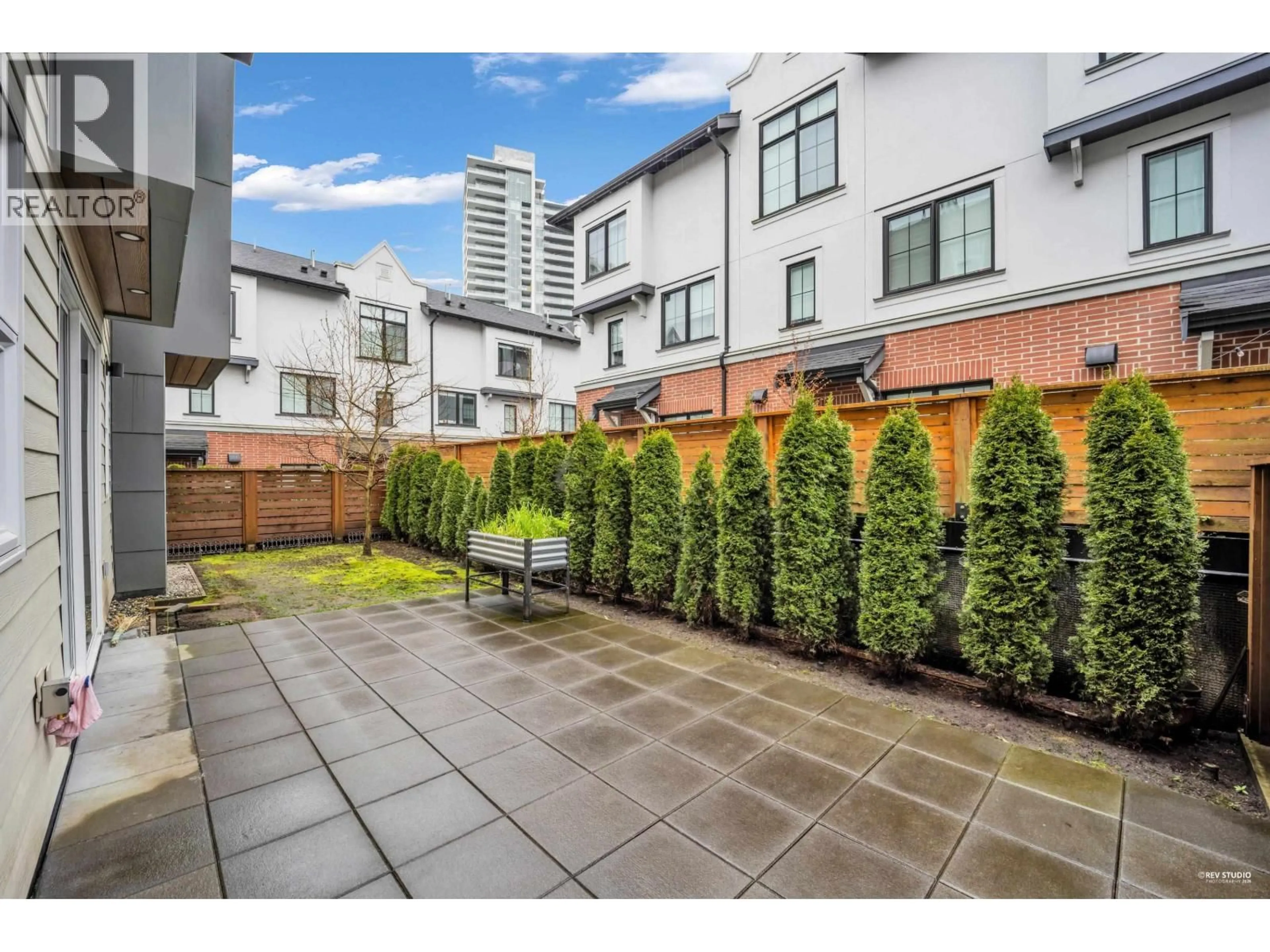 Patio, street for 128 - 2060 CURLING ROAD, North Vancouver British Columbia V7P0E1