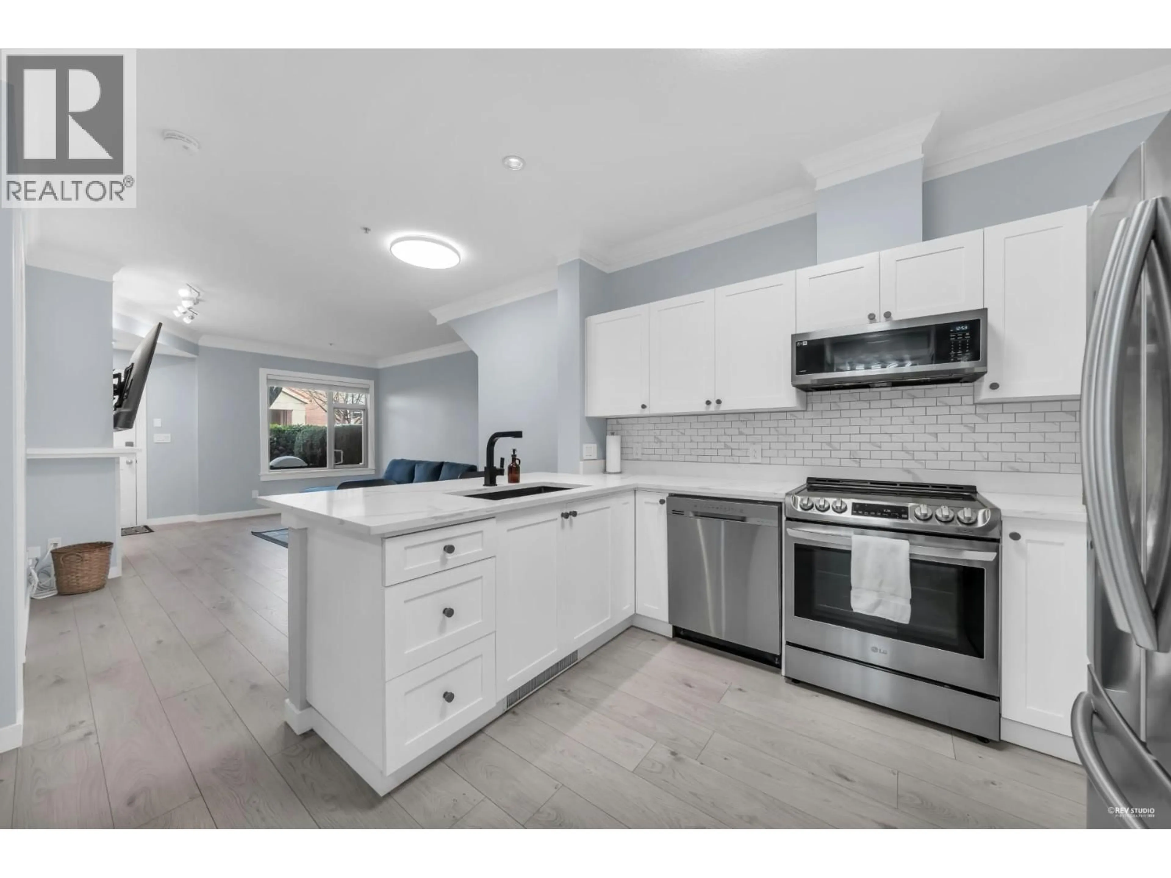Open concept kitchen, ceramic/tile floor for 122 - 18 JACK MAHONY PLACE, New Westminster British Columbia V3L5V8