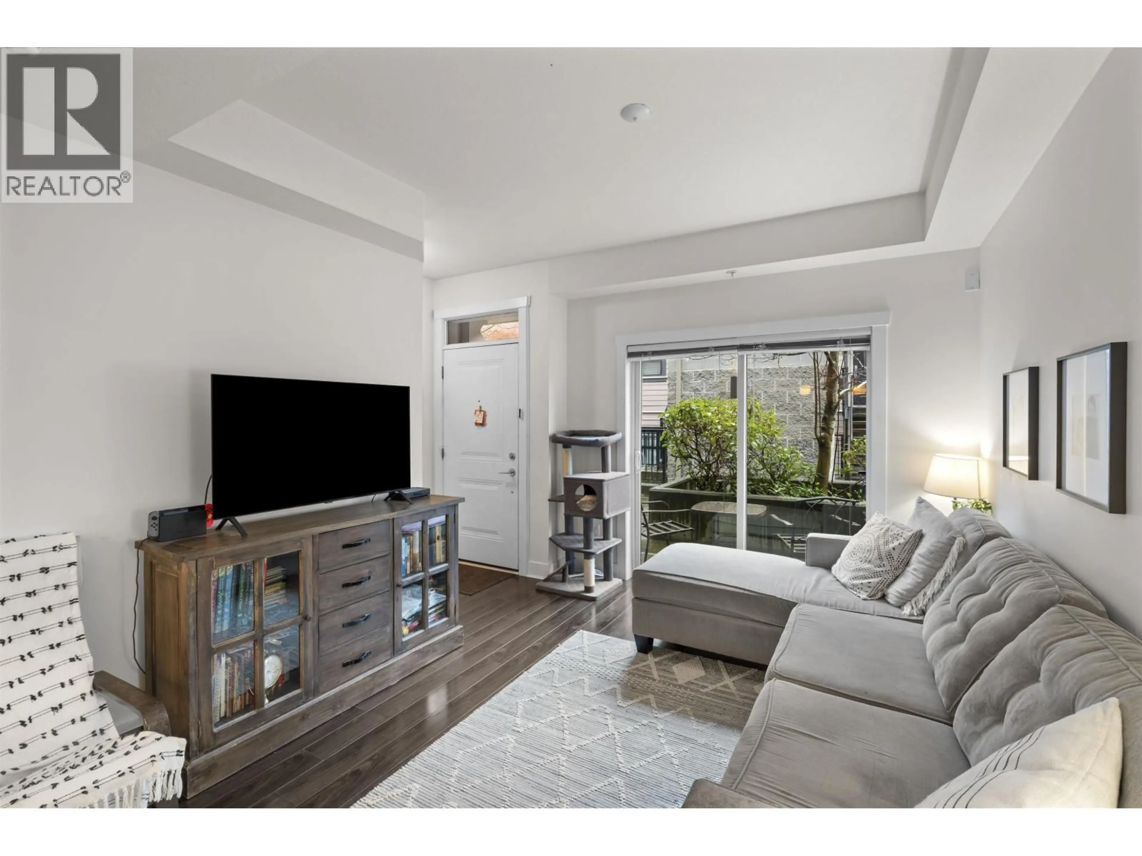 Living room with furniture, unknown for 115 - 828 ROYAL AVENUE, New Westminster British Columbia V3M1J9