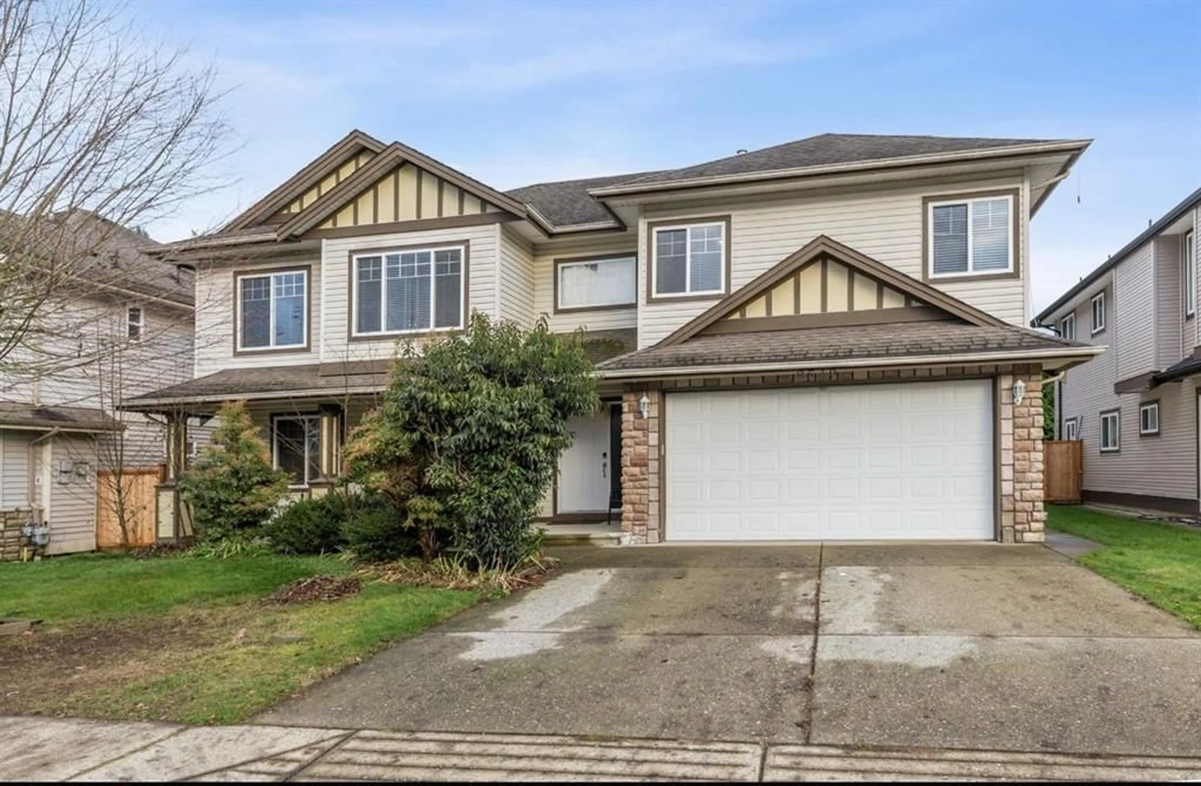 Home with vinyl exterior material, street for 8530 FENNELL STREET, Mission British Columbia V4S1M2