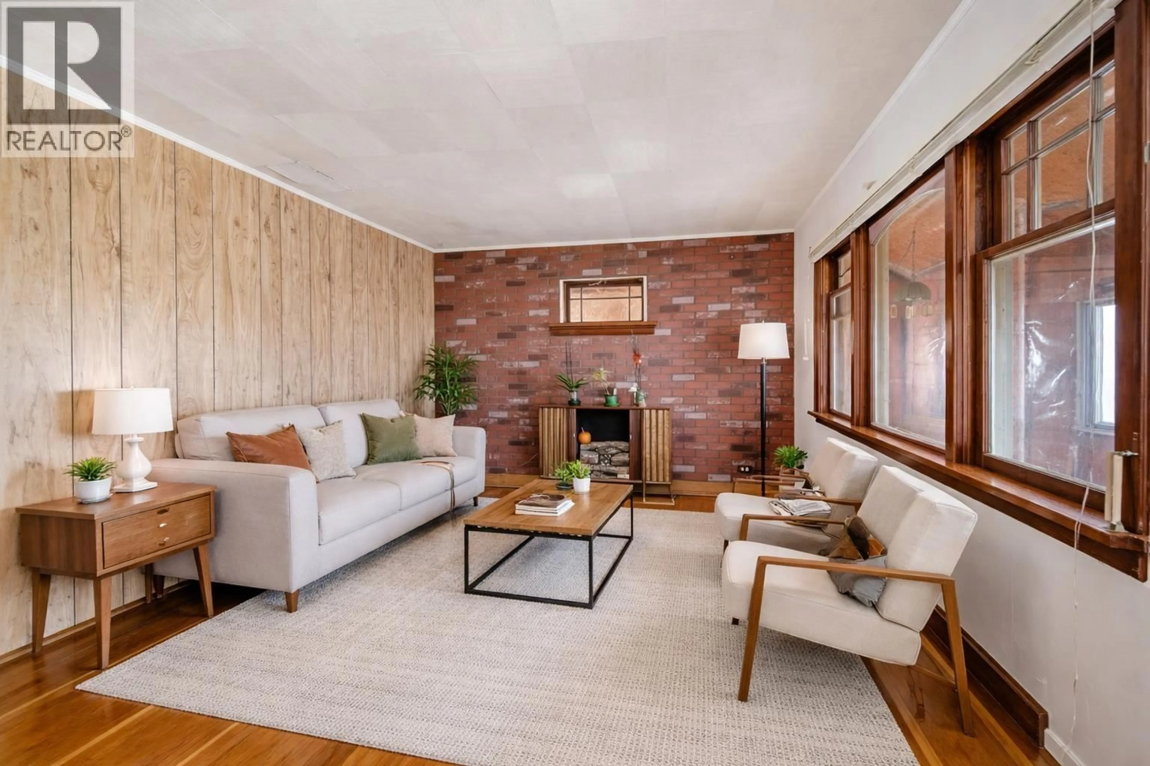 Living room with furniture, wood/laminate floor for 220 DEVOY STREET, New Westminster British Columbia V3L4E7