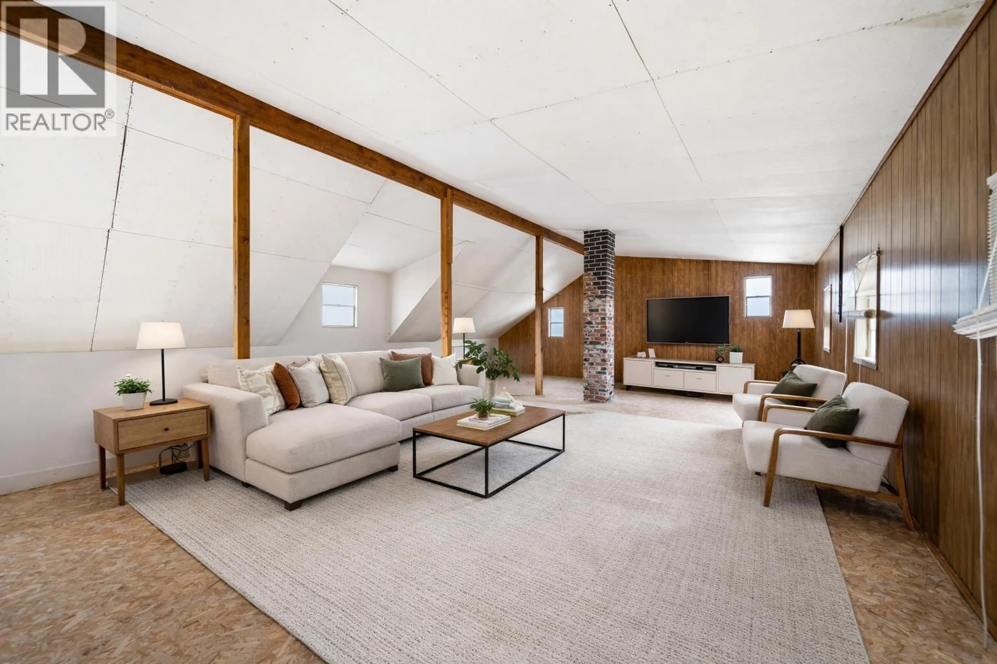 Living room with furniture, unknown for 220 DEVOY STREET, New Westminster British Columbia V3L4E7