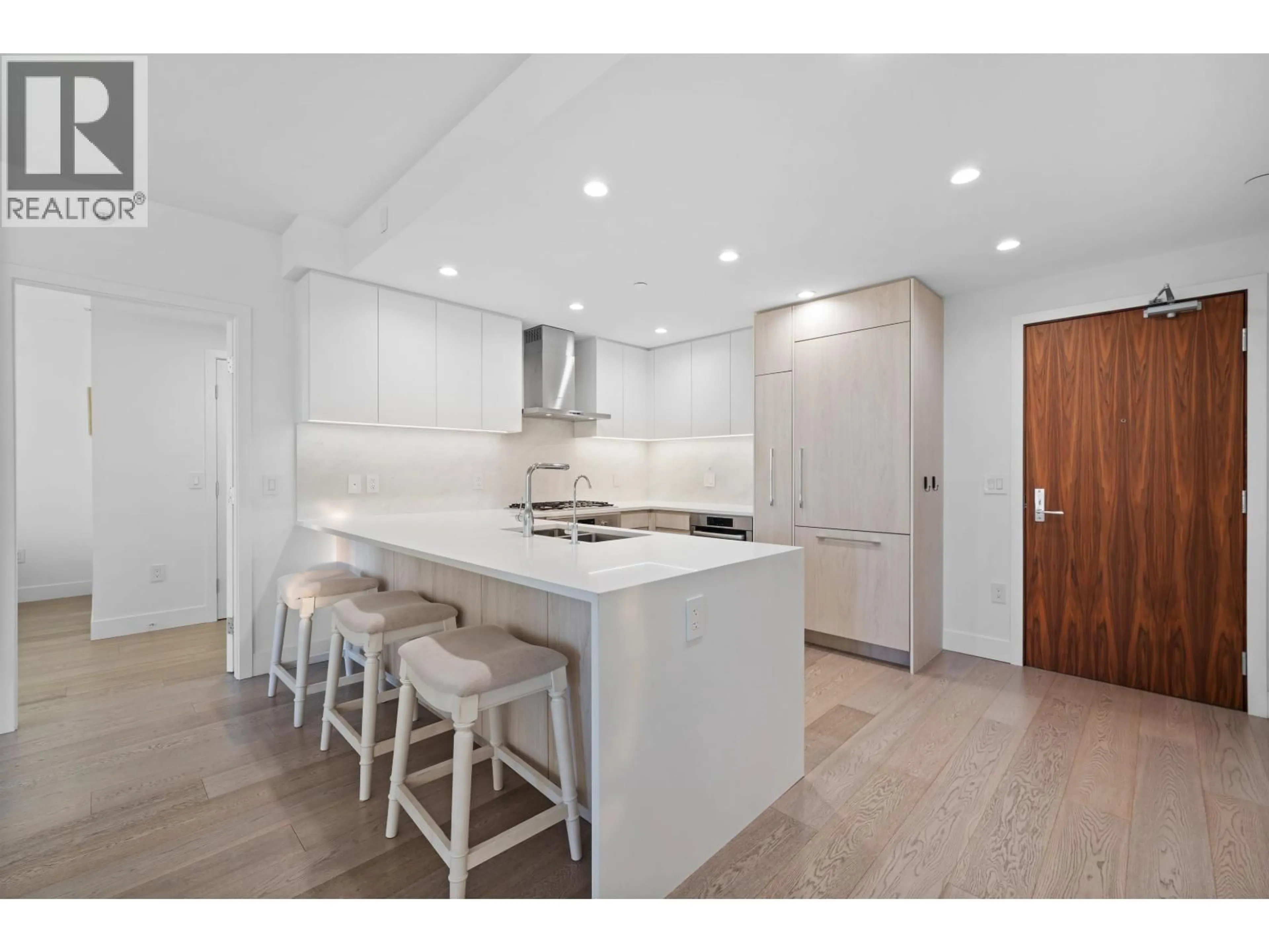 Open concept kitchen, ceramic/tile floor for 507 - 177 3RD STREET, North Vancouver British Columbia V7M0G5