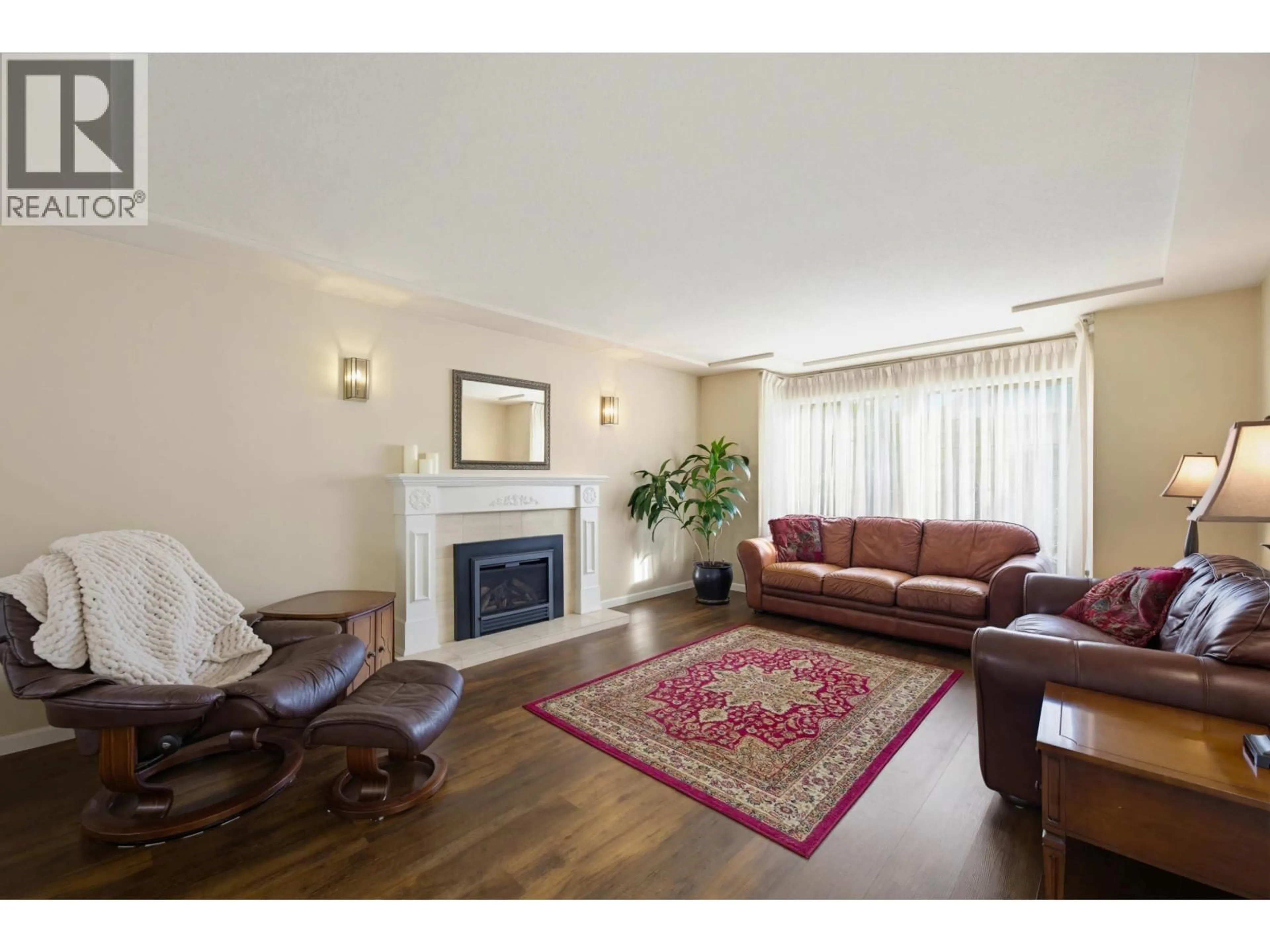 Living room with furniture, wood/laminate floor for 5350 BENTLEY CRESCENT, Delta British Columbia V4K4K2