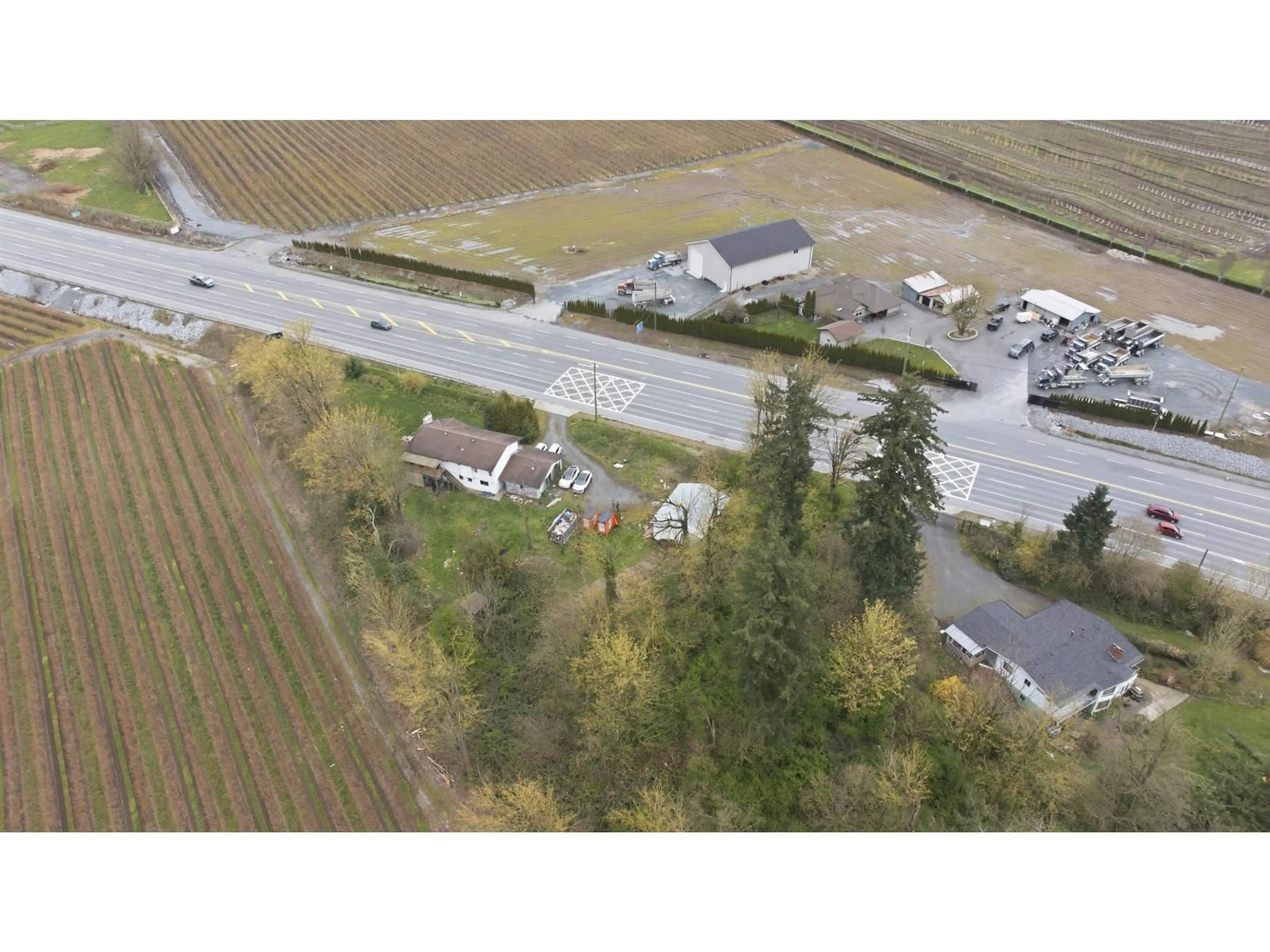 A pic from outside/outdoor area/front of a property/back of a property/a pic from drone, street for 141 264 DIVERSION, Langley British Columbia V4W2L7