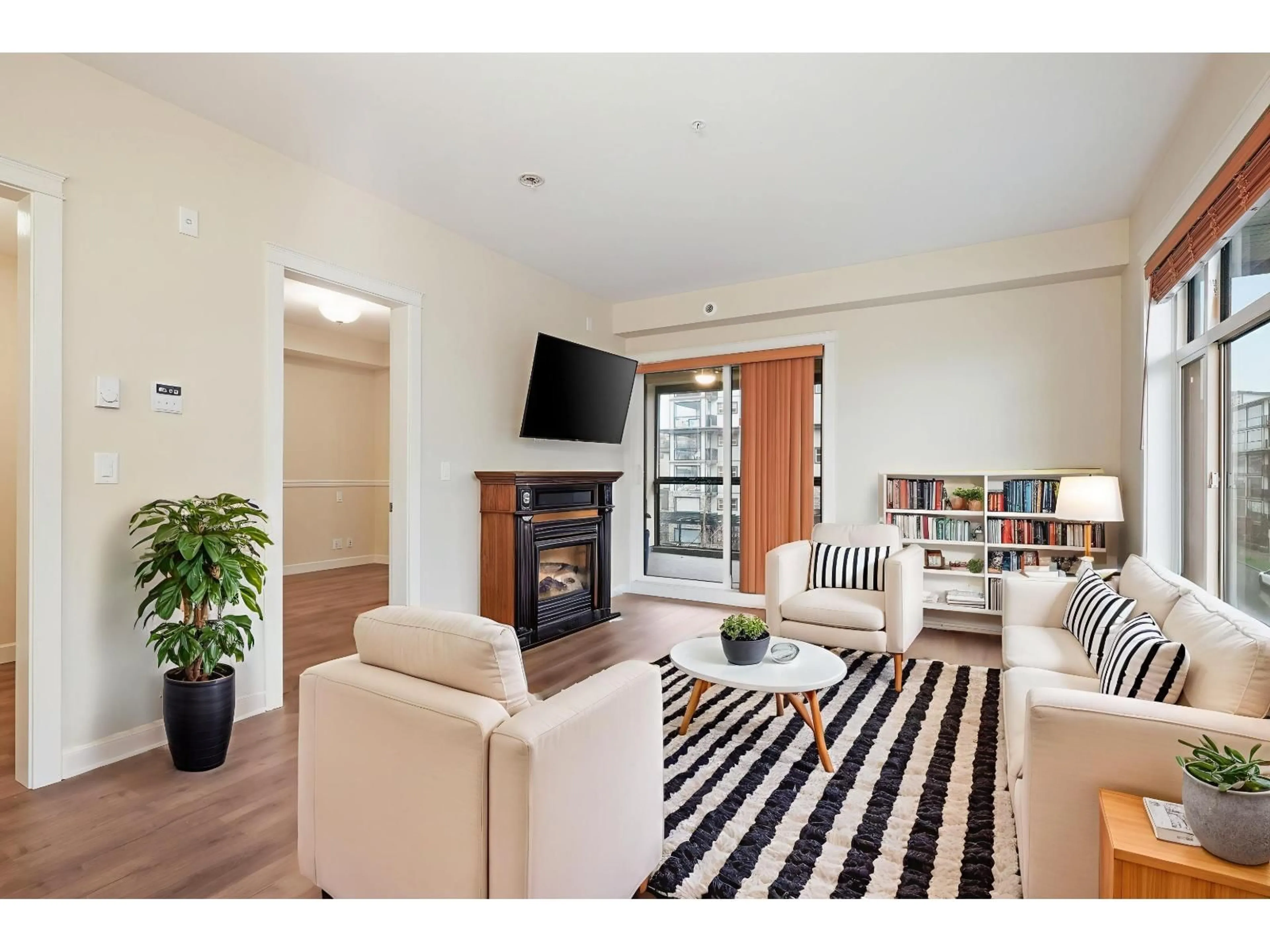 Living room with furniture, unknown for 412 - 20376 86 AVENUE, Langley British Columbia V2Y3P8