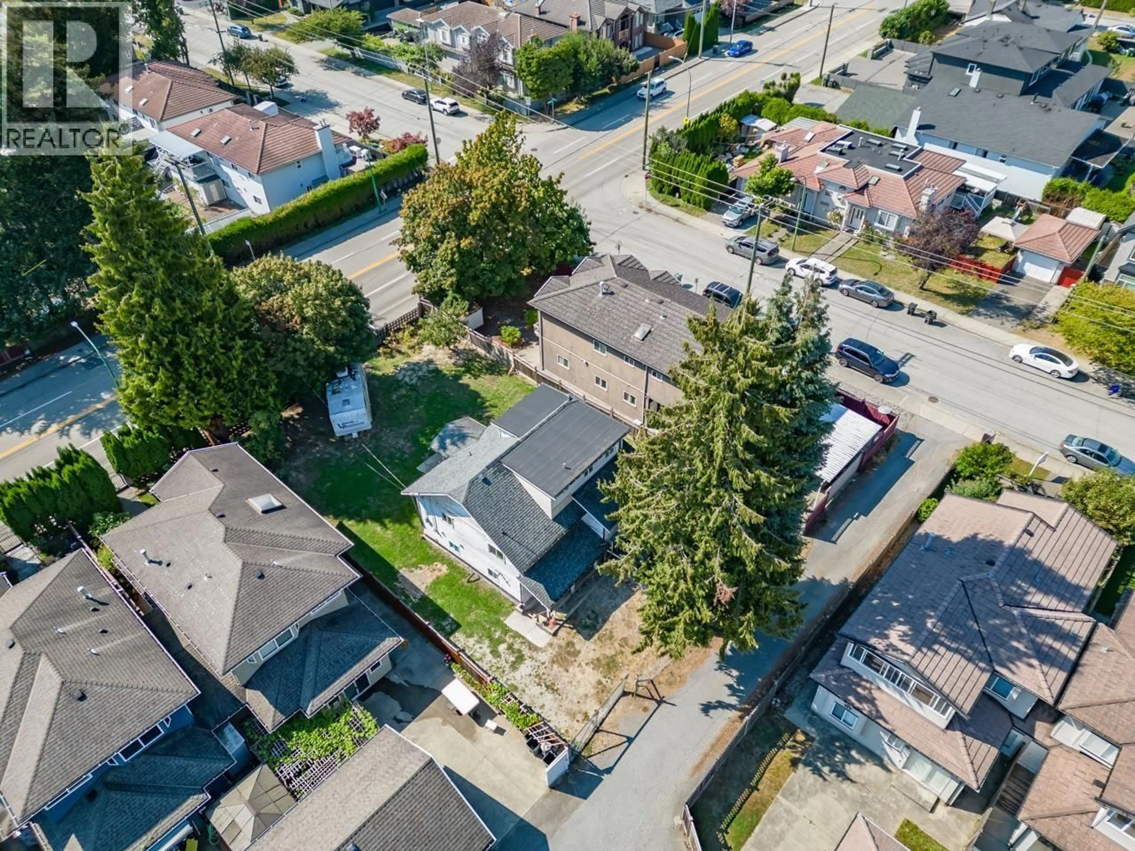 A pic from outside/outdoor area/front of a property/back of a property/a pic from drone, street for 7520 CANADA WAY, Burnaby British Columbia V3N3K2